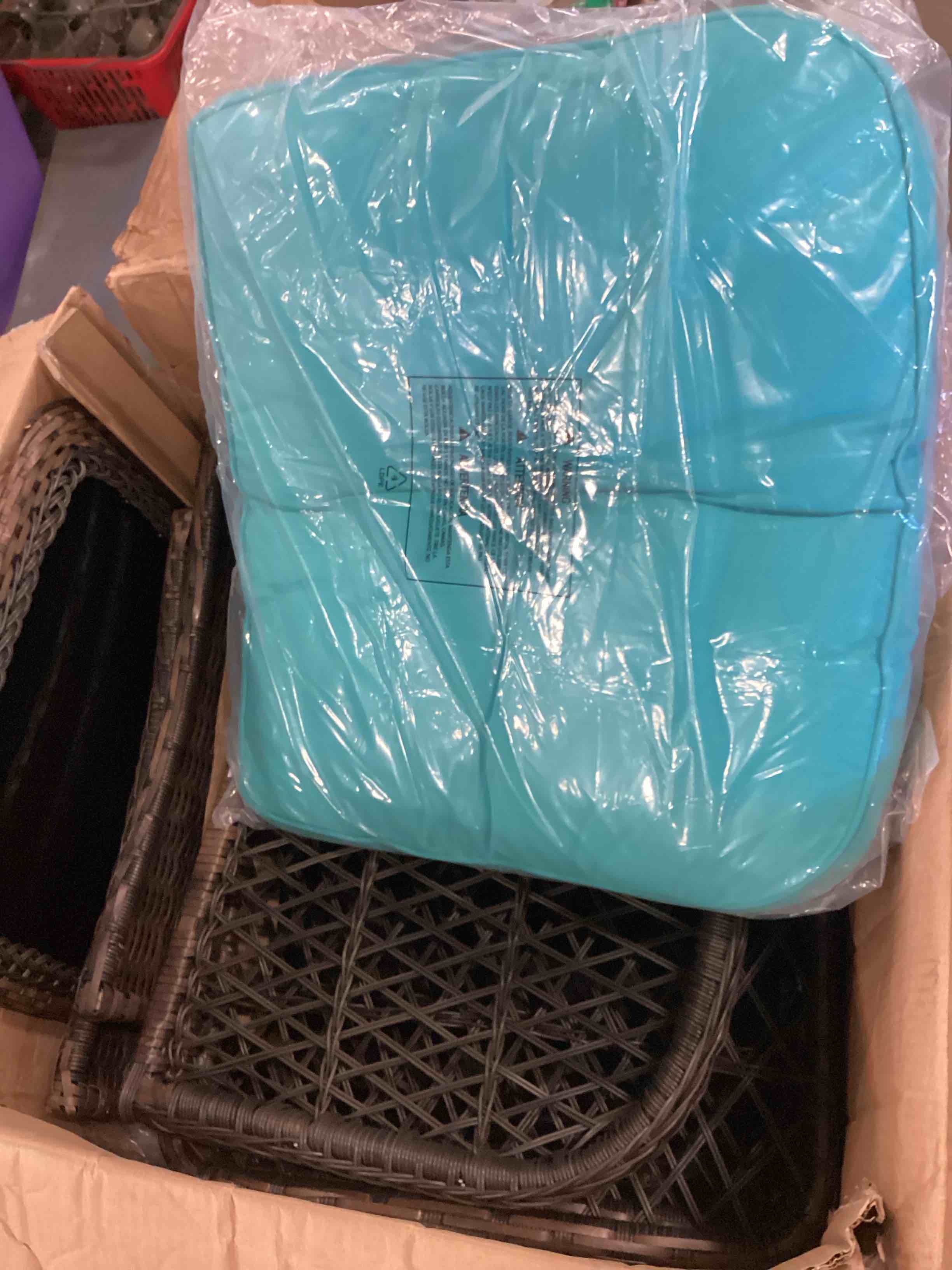 https://s3.amazonaws.com/lotting-images-prod/bidfta/PNK3362675_1759162946750.jpeg