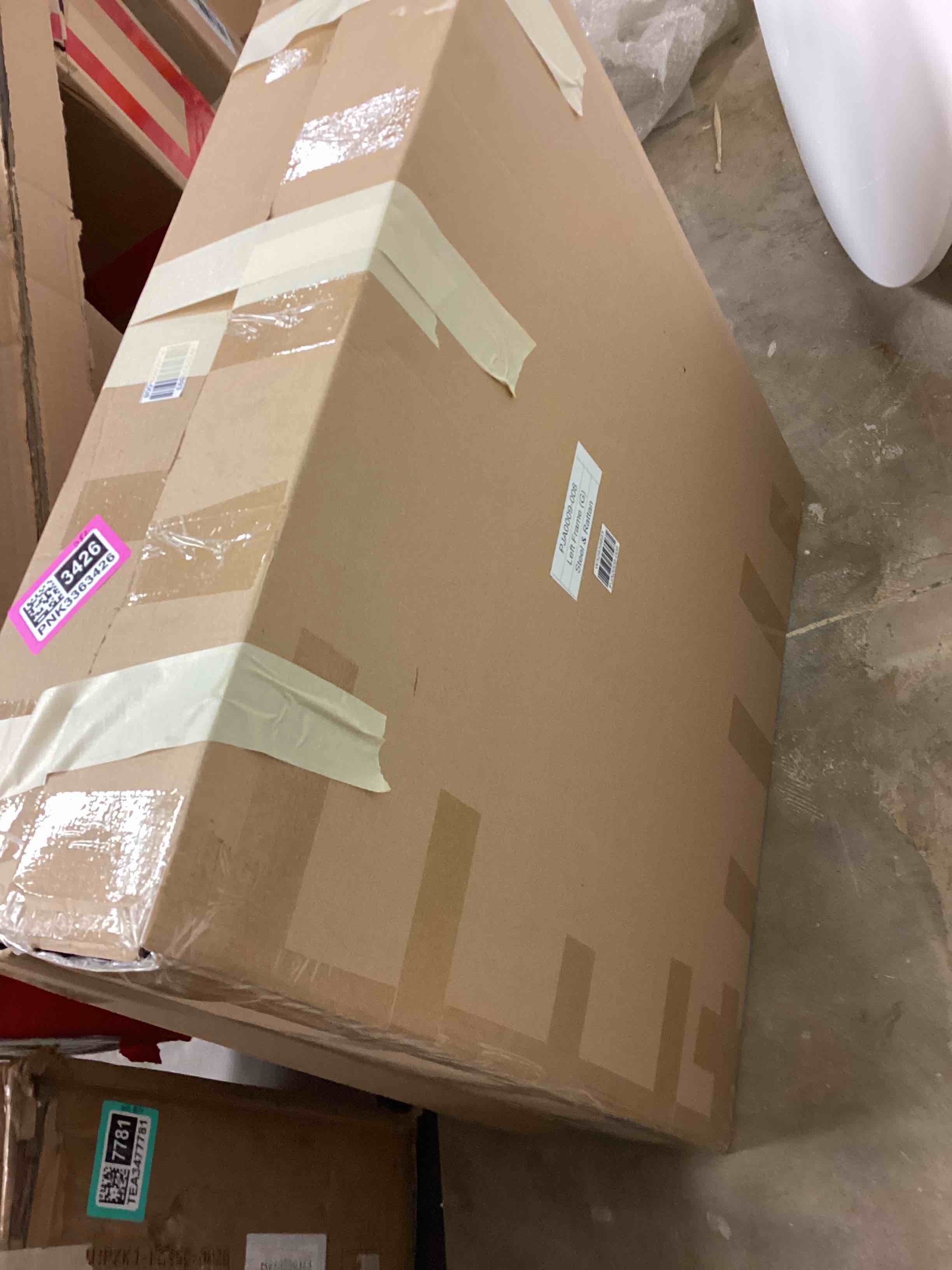 https://s3.amazonaws.com/lotting-images-prod/bidfta/PNK3363426_1760455228856.jpeg