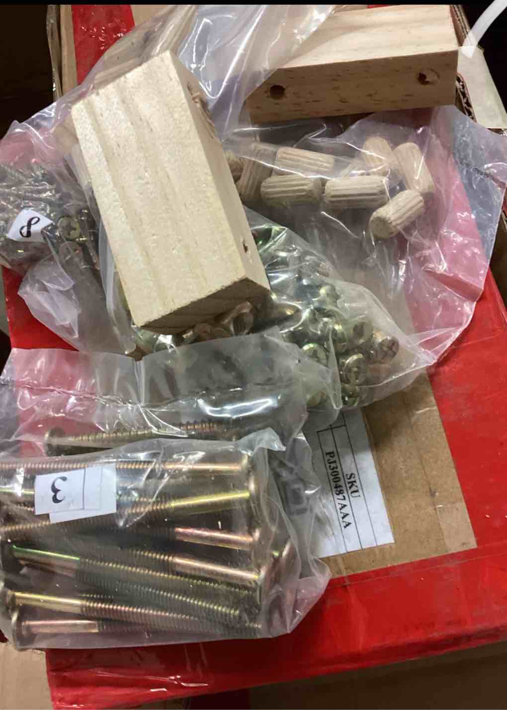 Abssorted of screws and pieces of wood different sizes (4 packs)