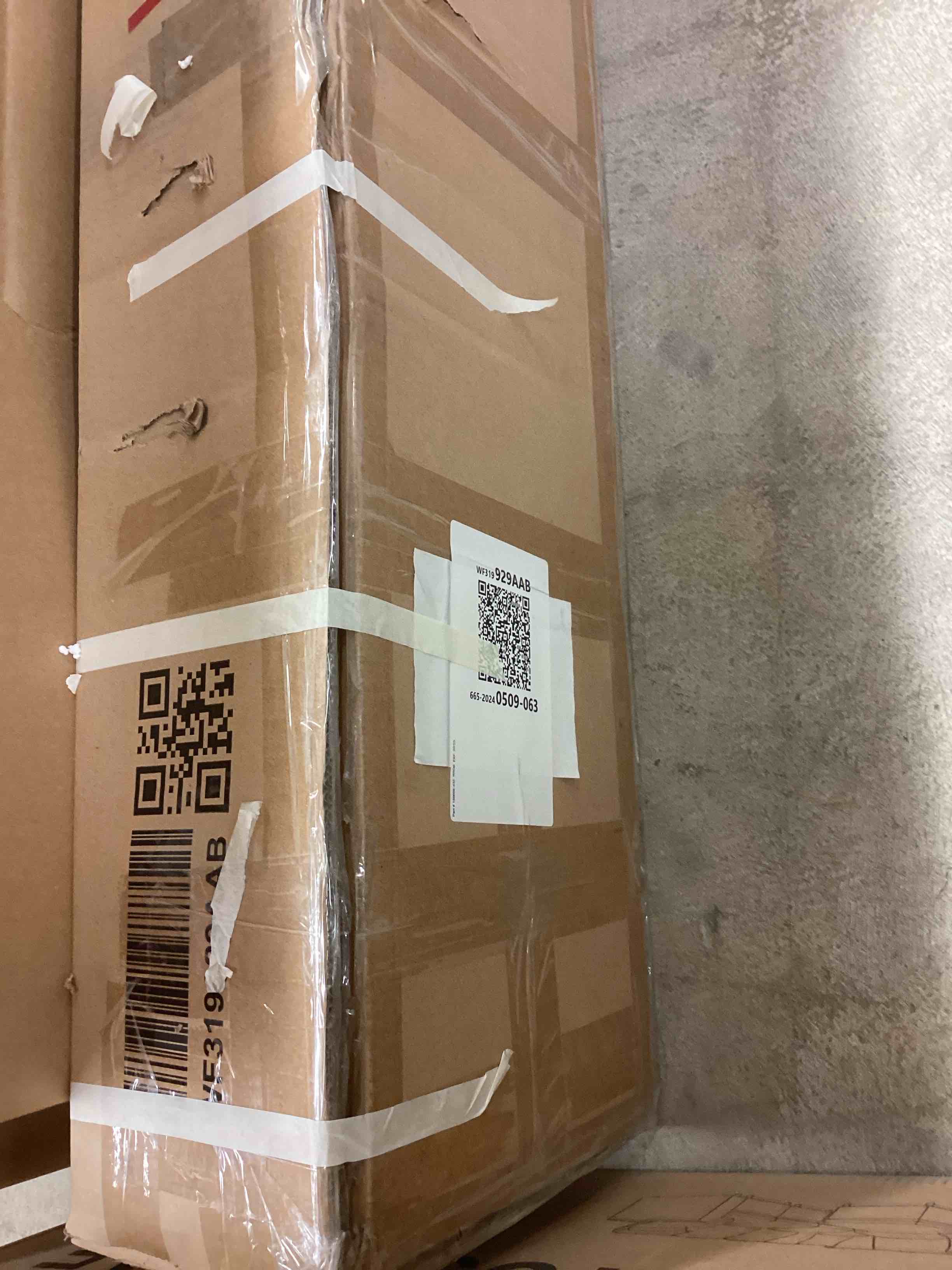https://s3.amazonaws.com/lotting-images-prod/bidfta/PNK3363624_1760728741206.jpeg