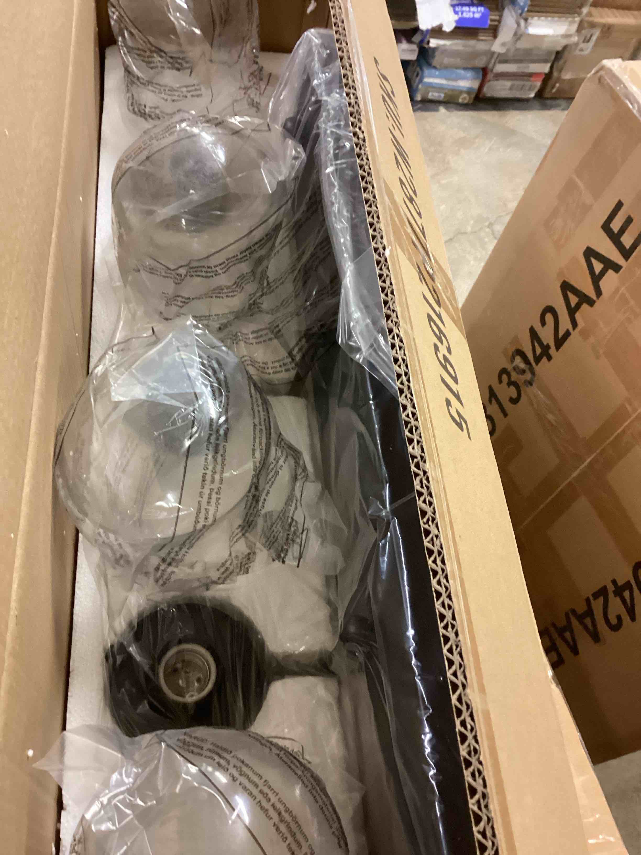 https://s3.amazonaws.com/lotting-images-prod/bidfta/PNK3363642_1760724660537.jpeg
