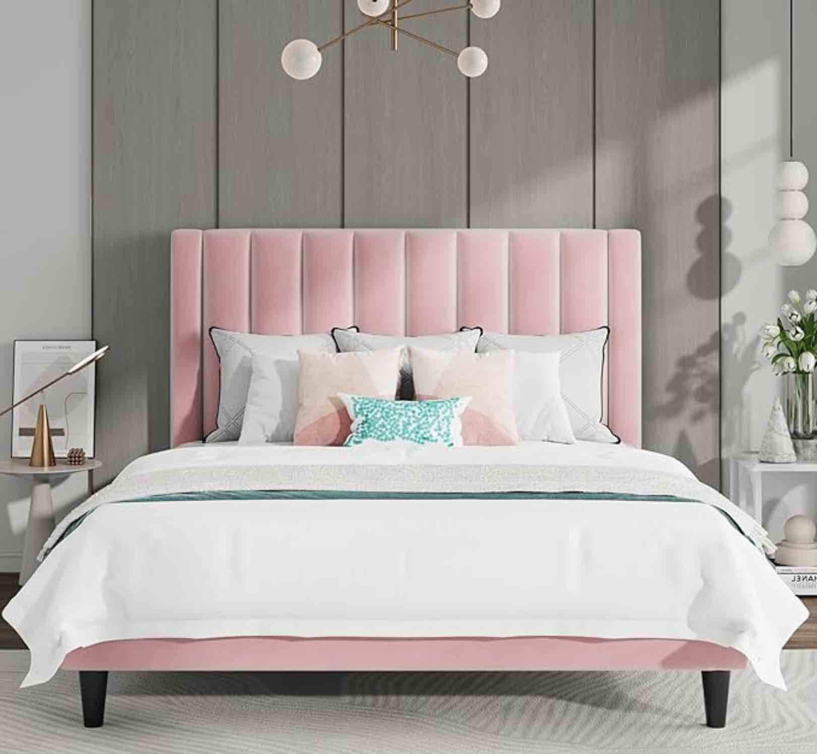 Two boxes to pick up pink / gray bed (Queen size)