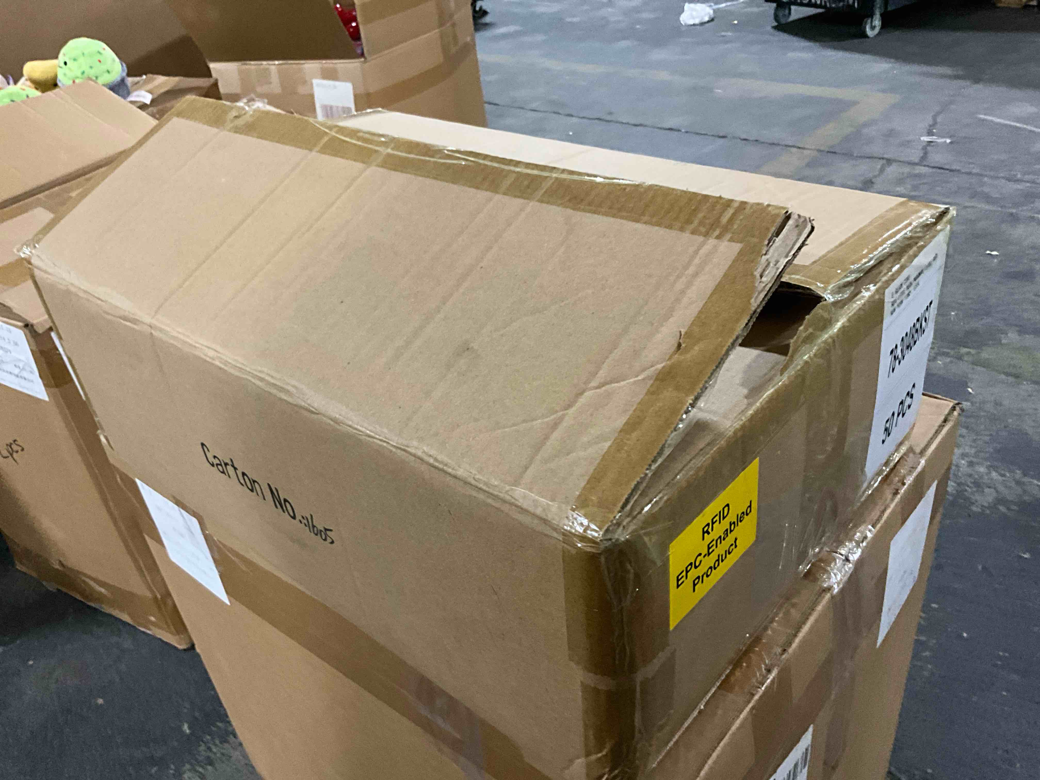 https://s3.amazonaws.com/lotting-images-prod/bidfta/PNK3370996_1757341722911.jpeg