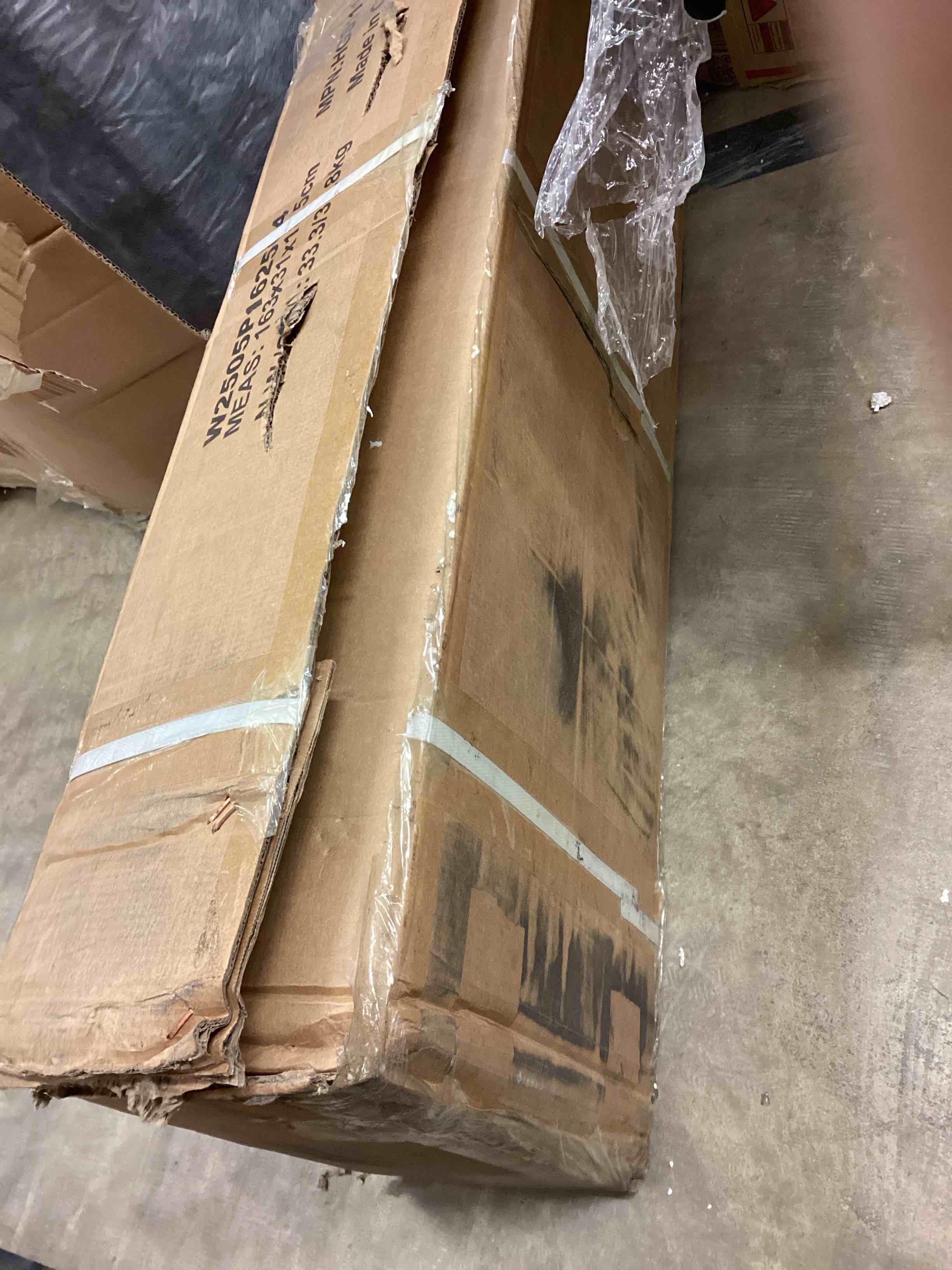 https://s3.amazonaws.com/lotting-images-prod/bidfta/PNK3373239_1760375279877.jpeg