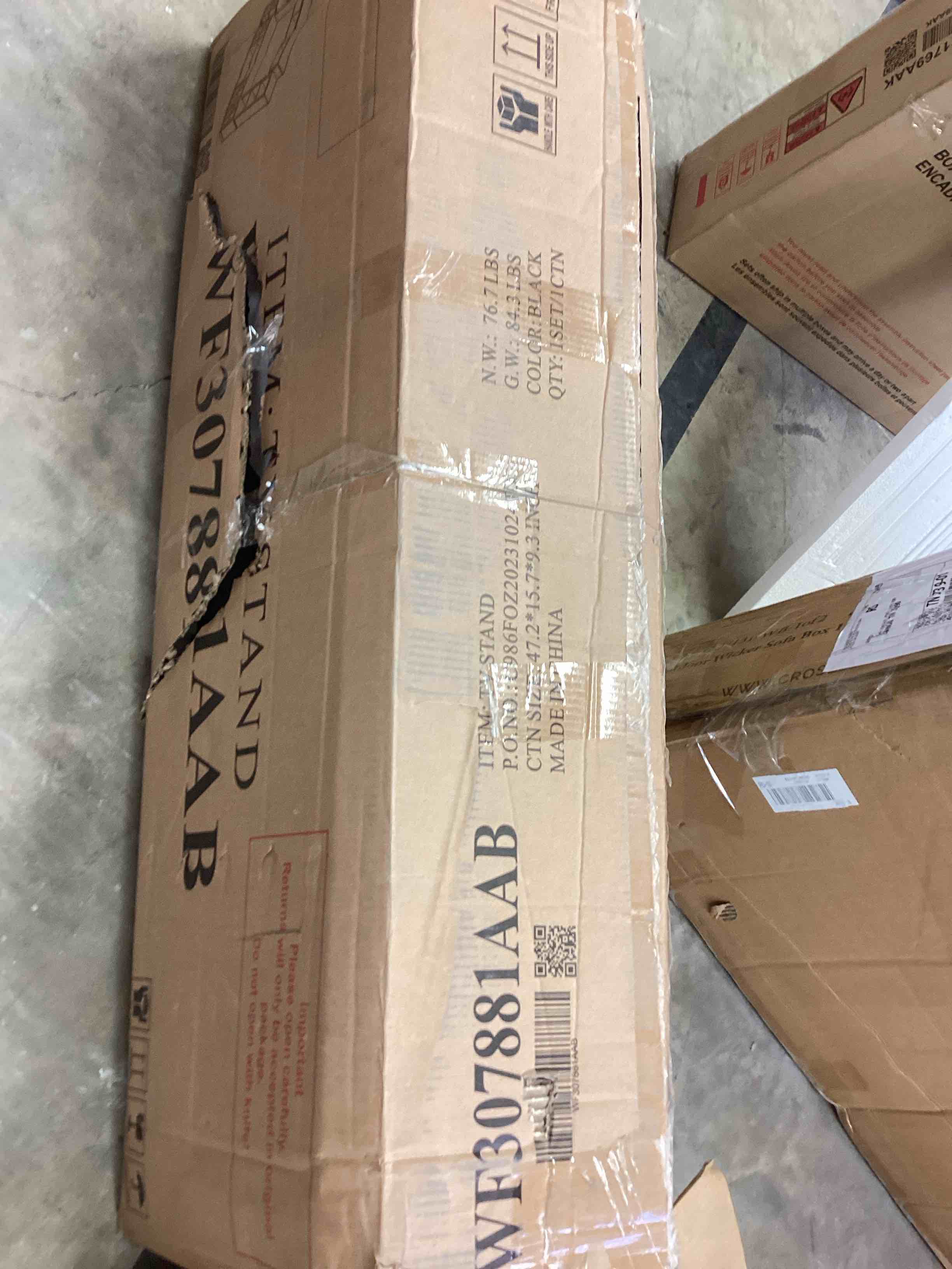 https://s3.amazonaws.com/lotting-images-prod/bidfta/PNK3373305_1760649448045.jpeg