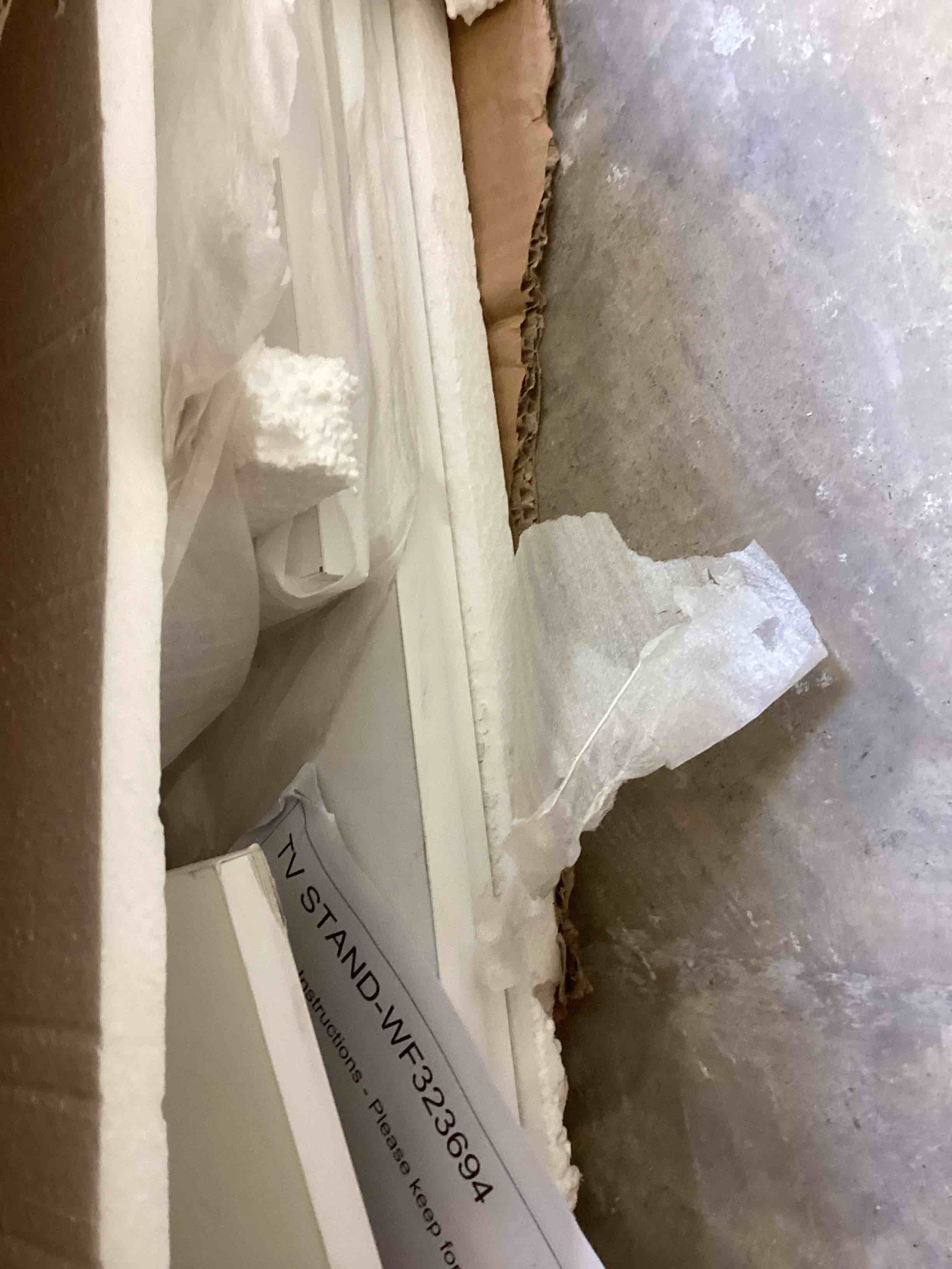 https://s3.amazonaws.com/lotting-images-prod/bidfta/PNK3373346_1760986900335.jpeg
