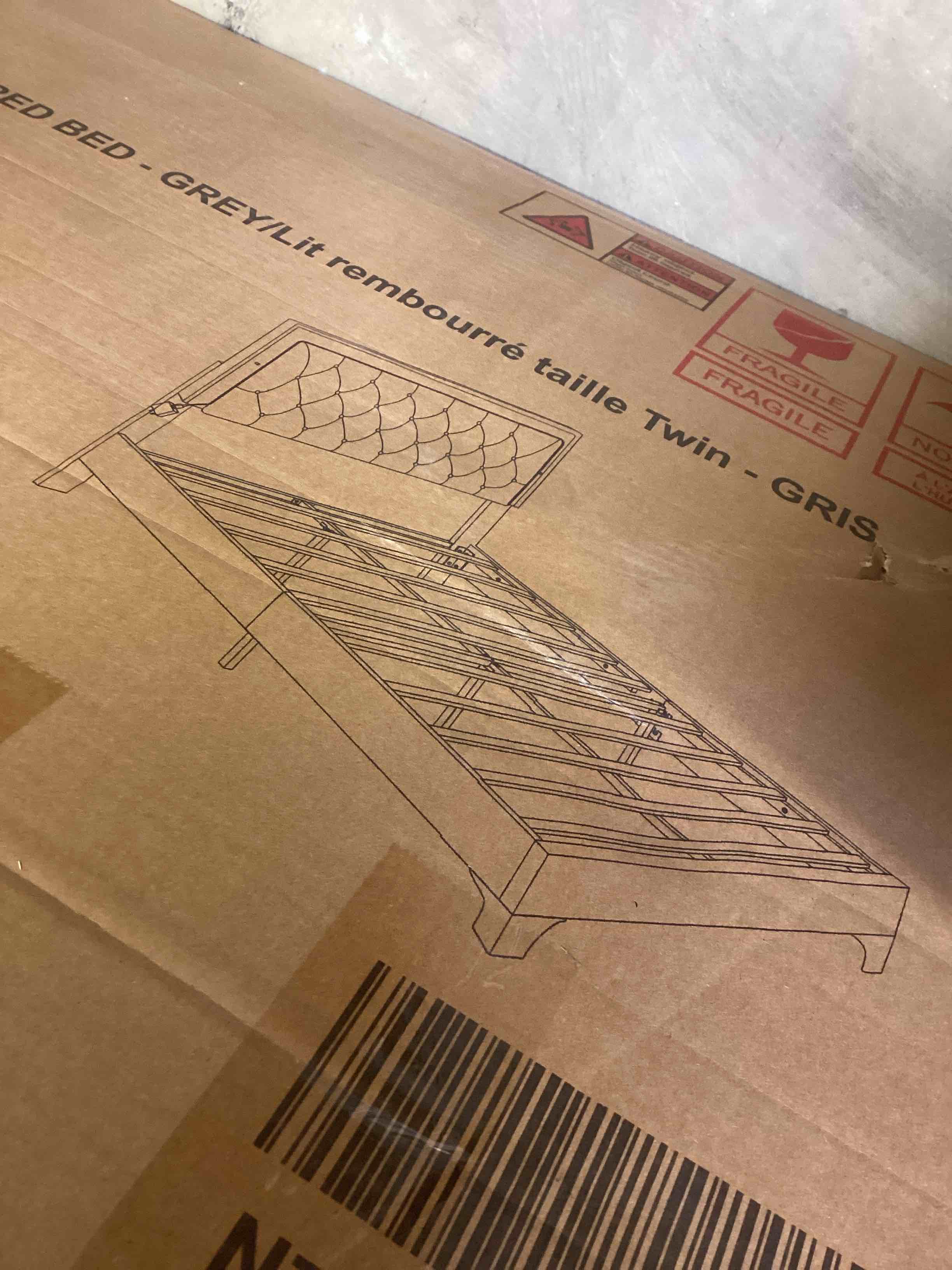 https://s3.amazonaws.com/lotting-images-prod/bidfta/PNK3373349_1760988512404.jpeg