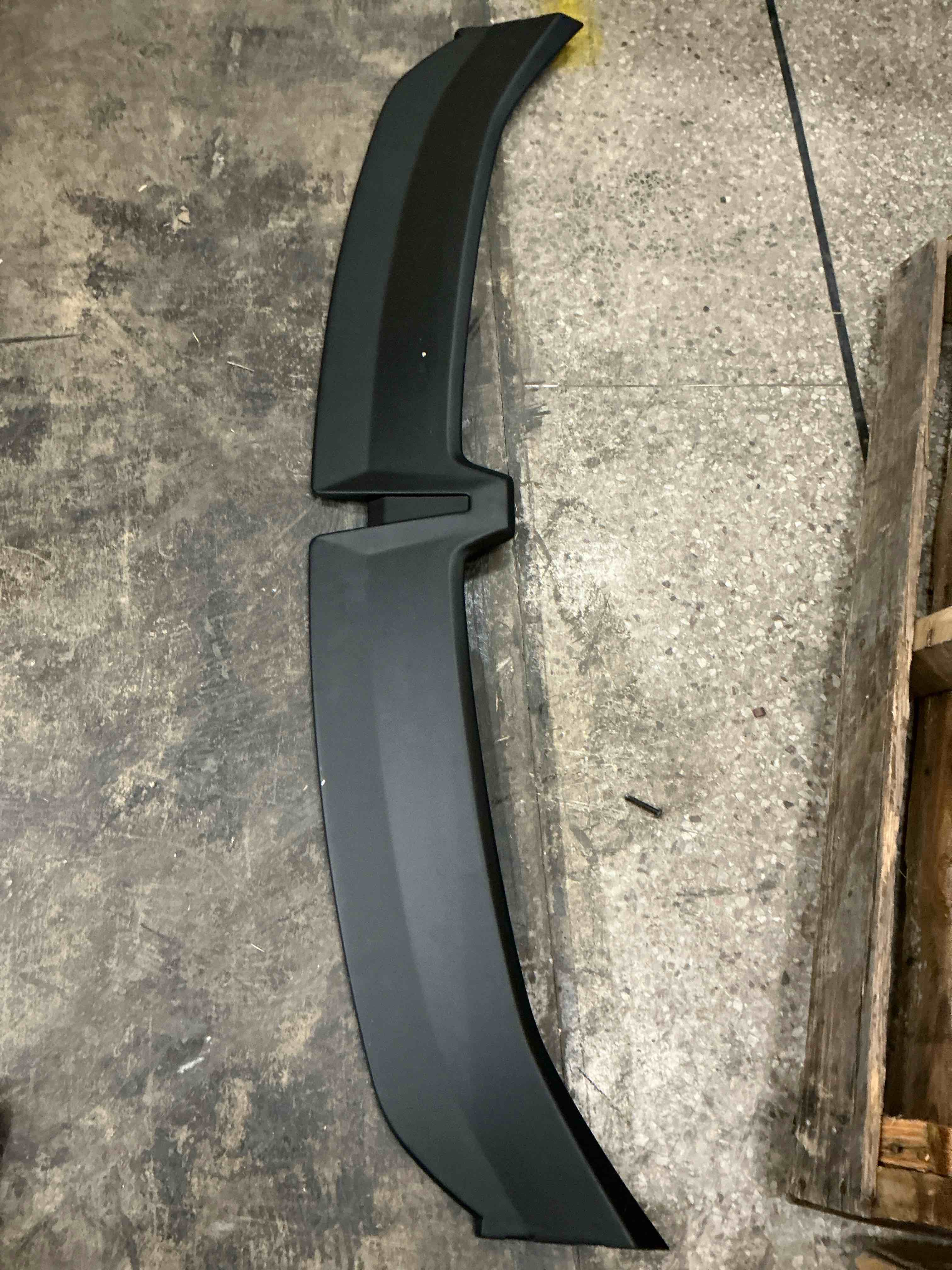 Universal front lip for car