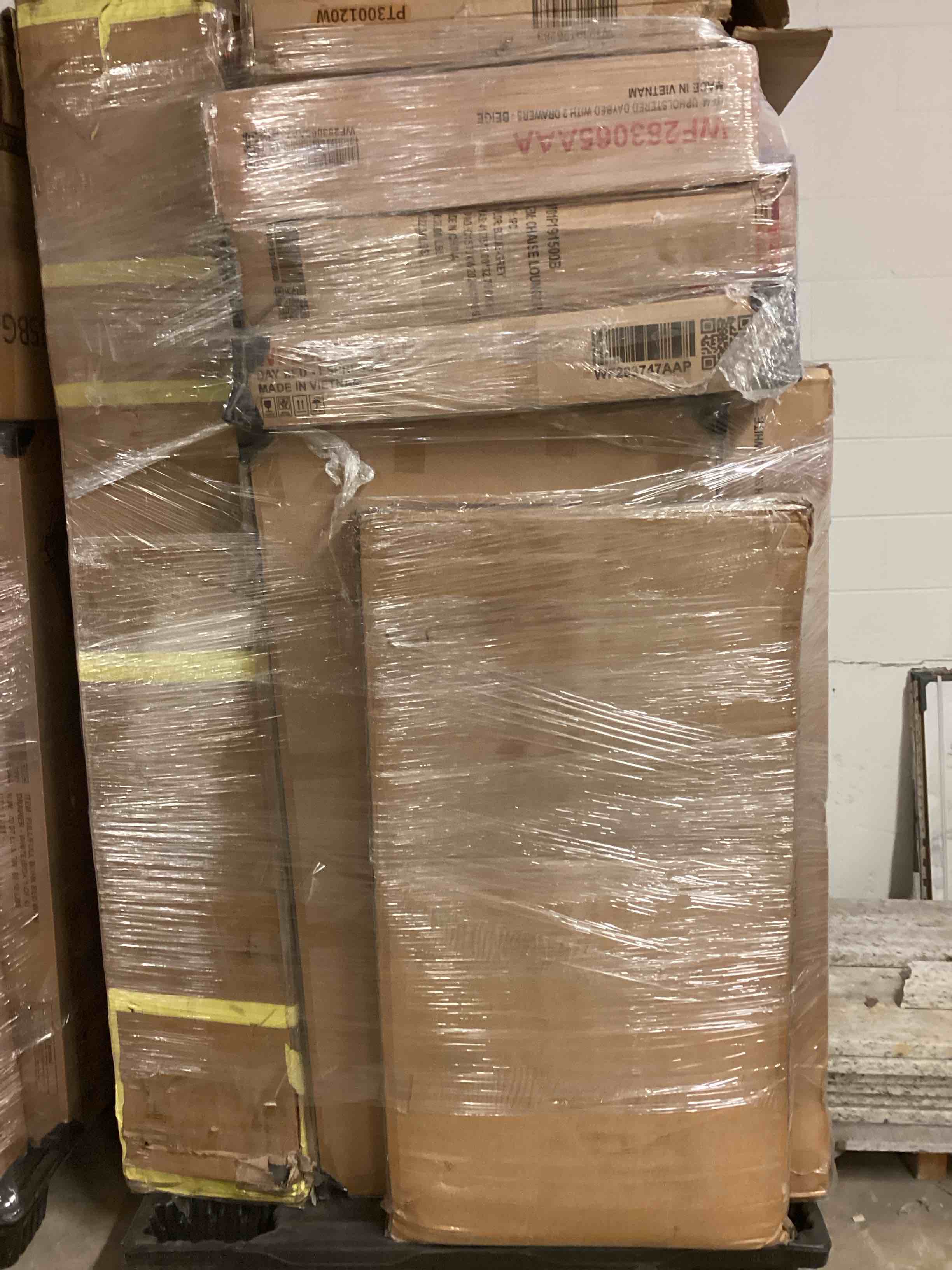 Palet lot Assorted furniture