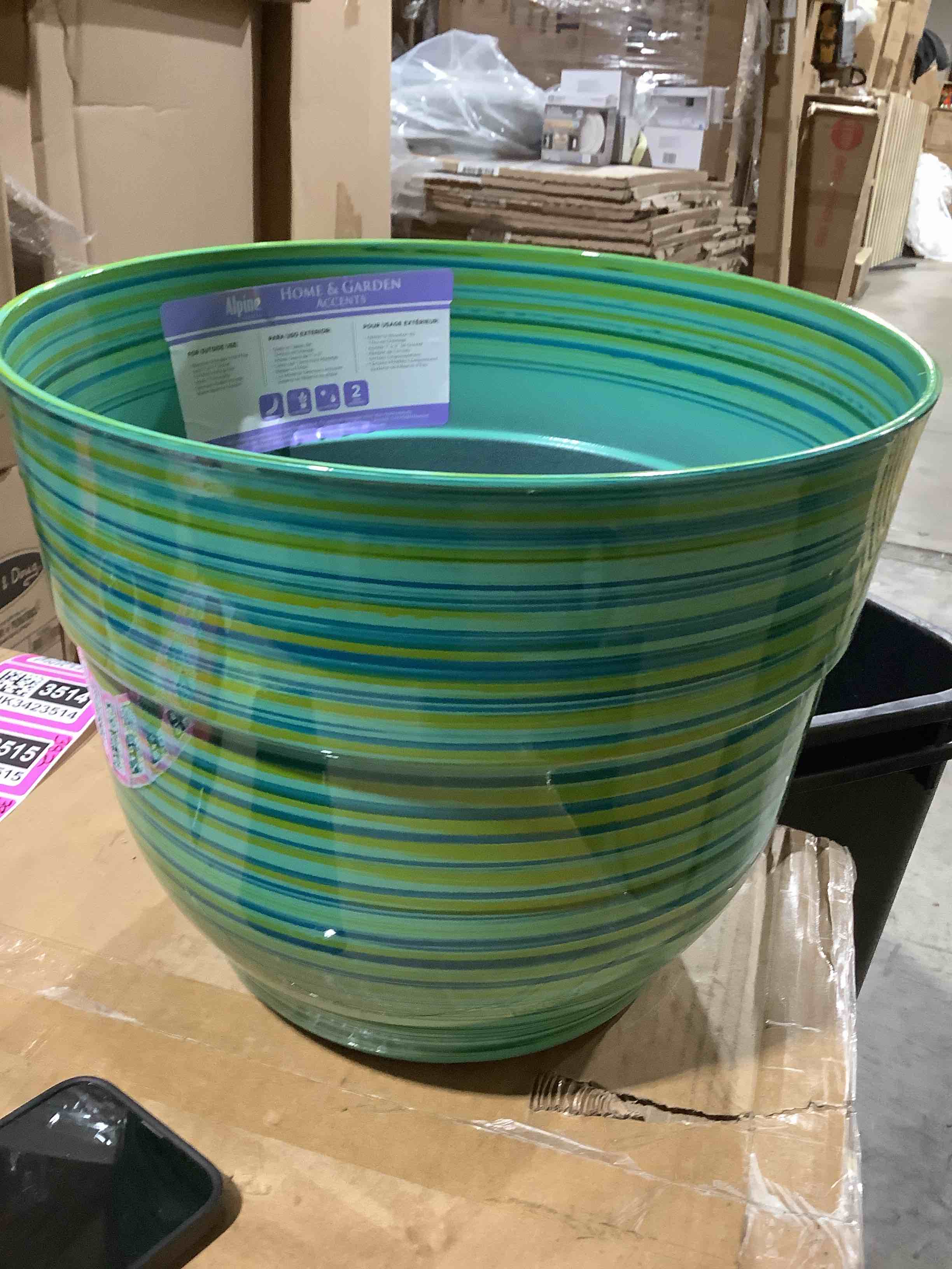 Indoor/outdoor round planter green stripes