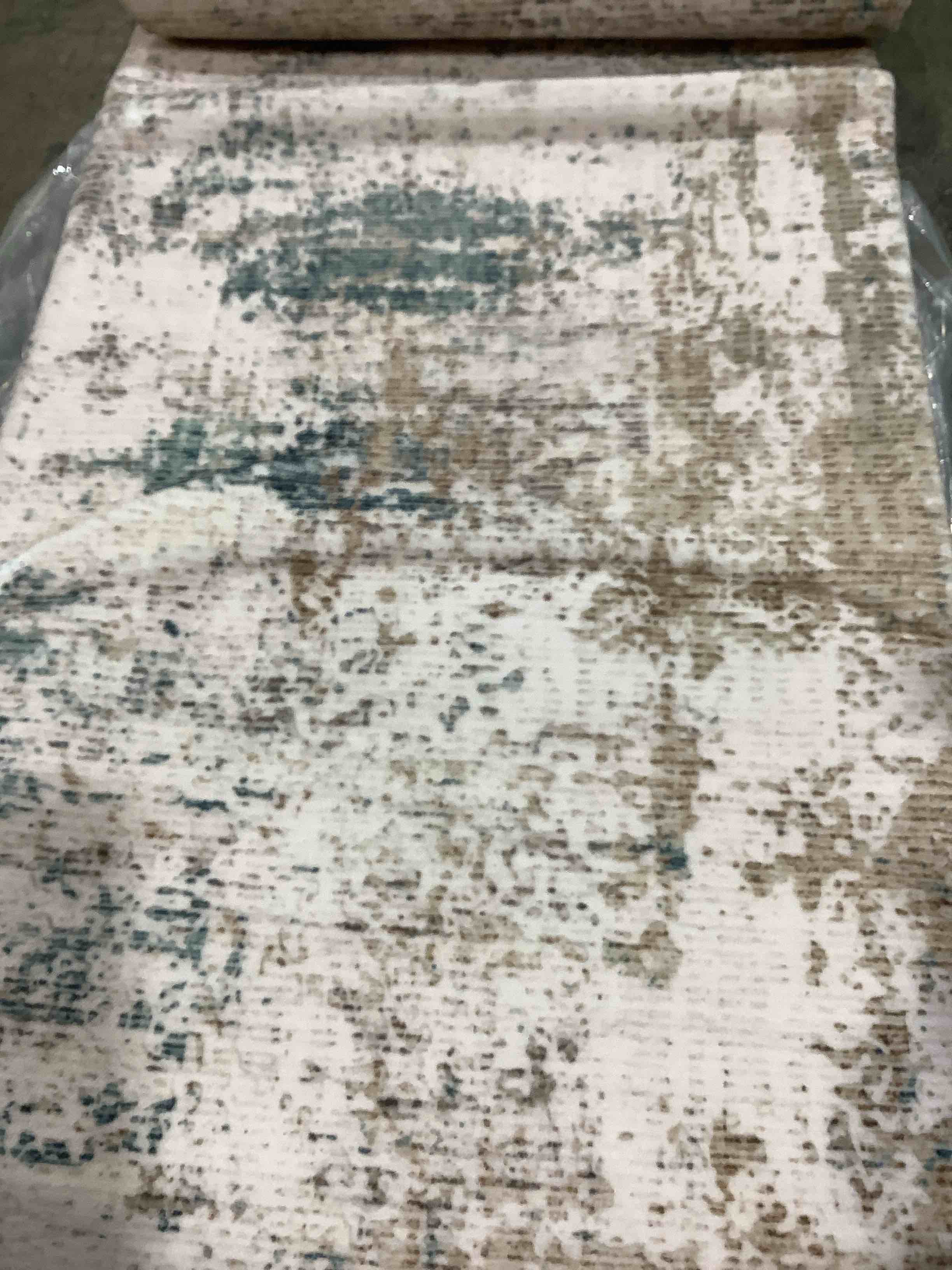 Distressed washable ultrasoft surface 5’ x 7’ area rug