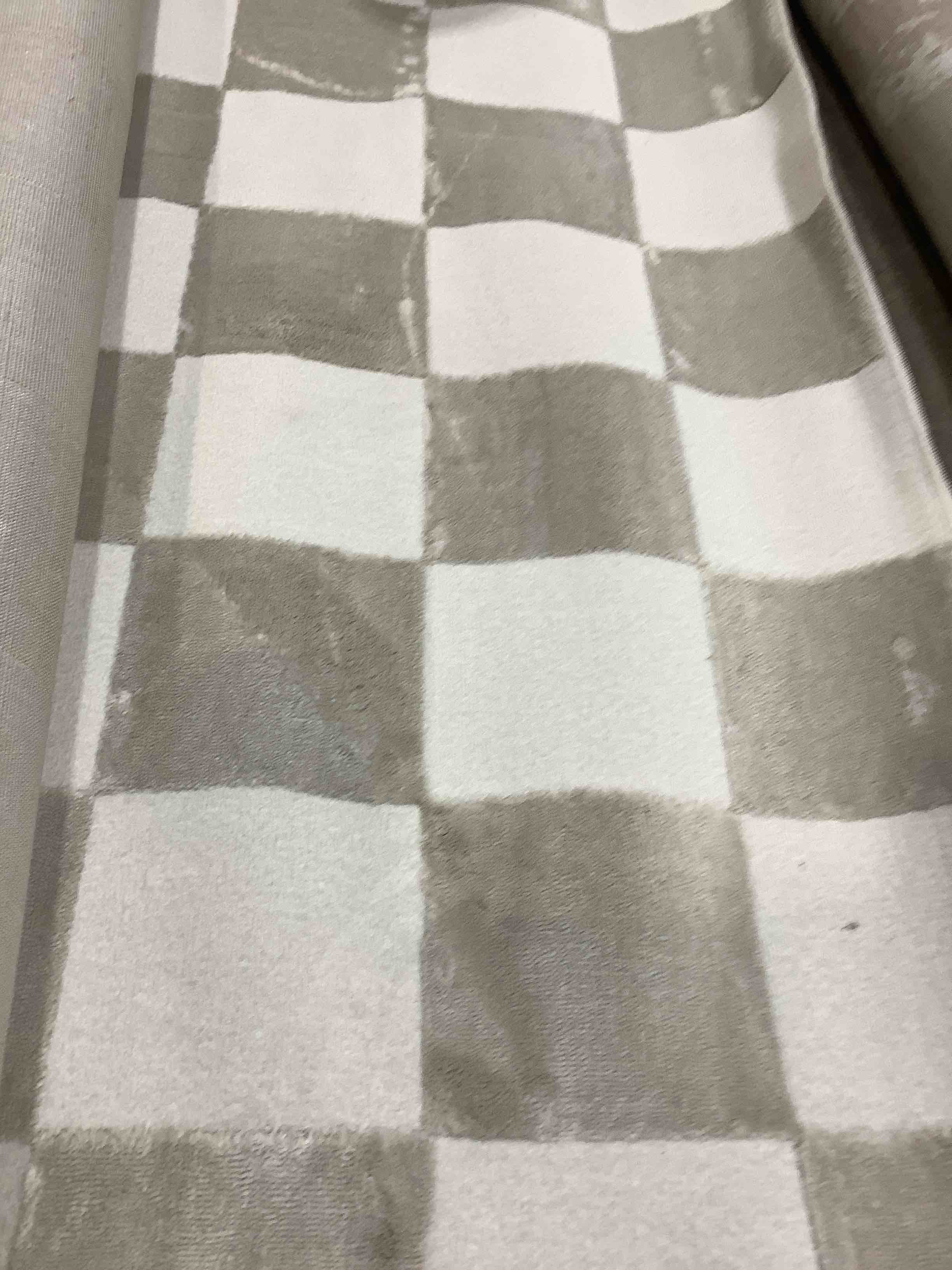 Leo poly propylene and polyester, H774, 7’10” x 10’6” Rug