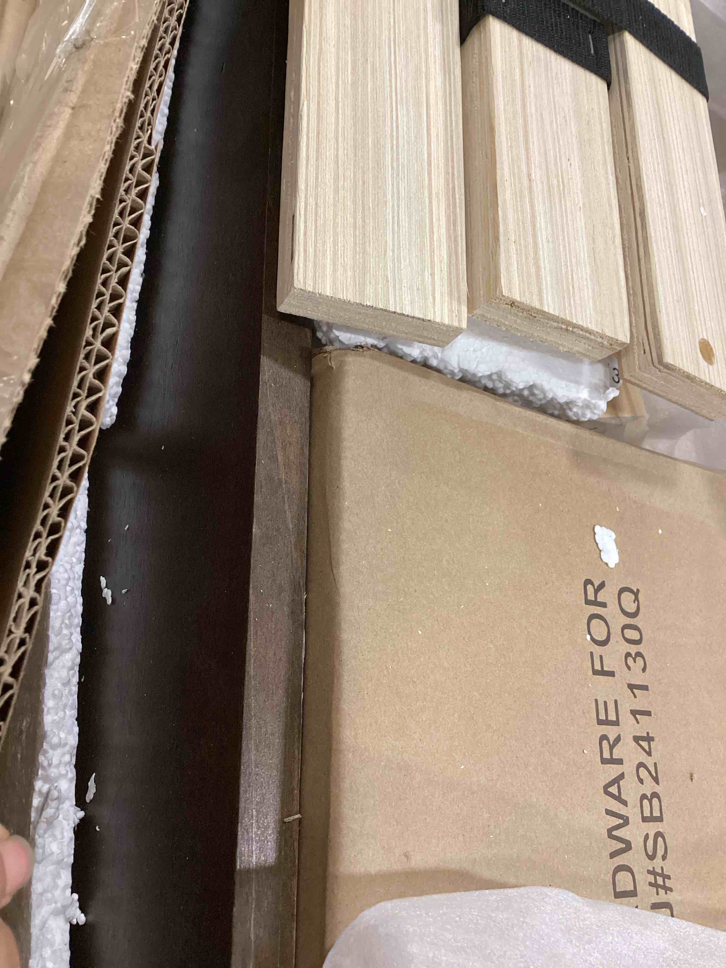 https://s3.amazonaws.com/lotting-images-prod/bidfta/PNK3425727_1748616103321.jpeg