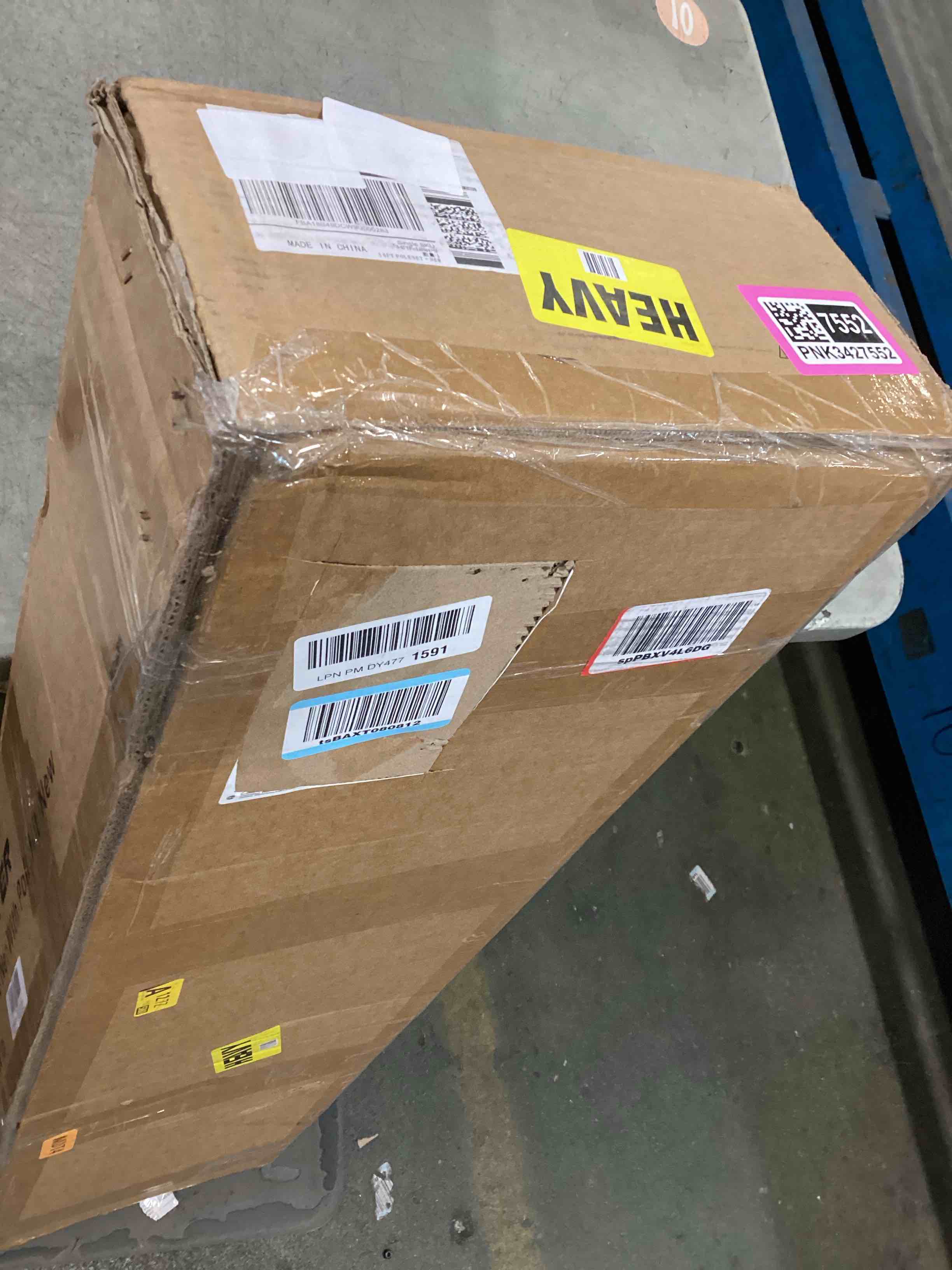 https://s3.amazonaws.com/lotting-images-prod/bidfta/PNK3427552_1749820758519.jpeg