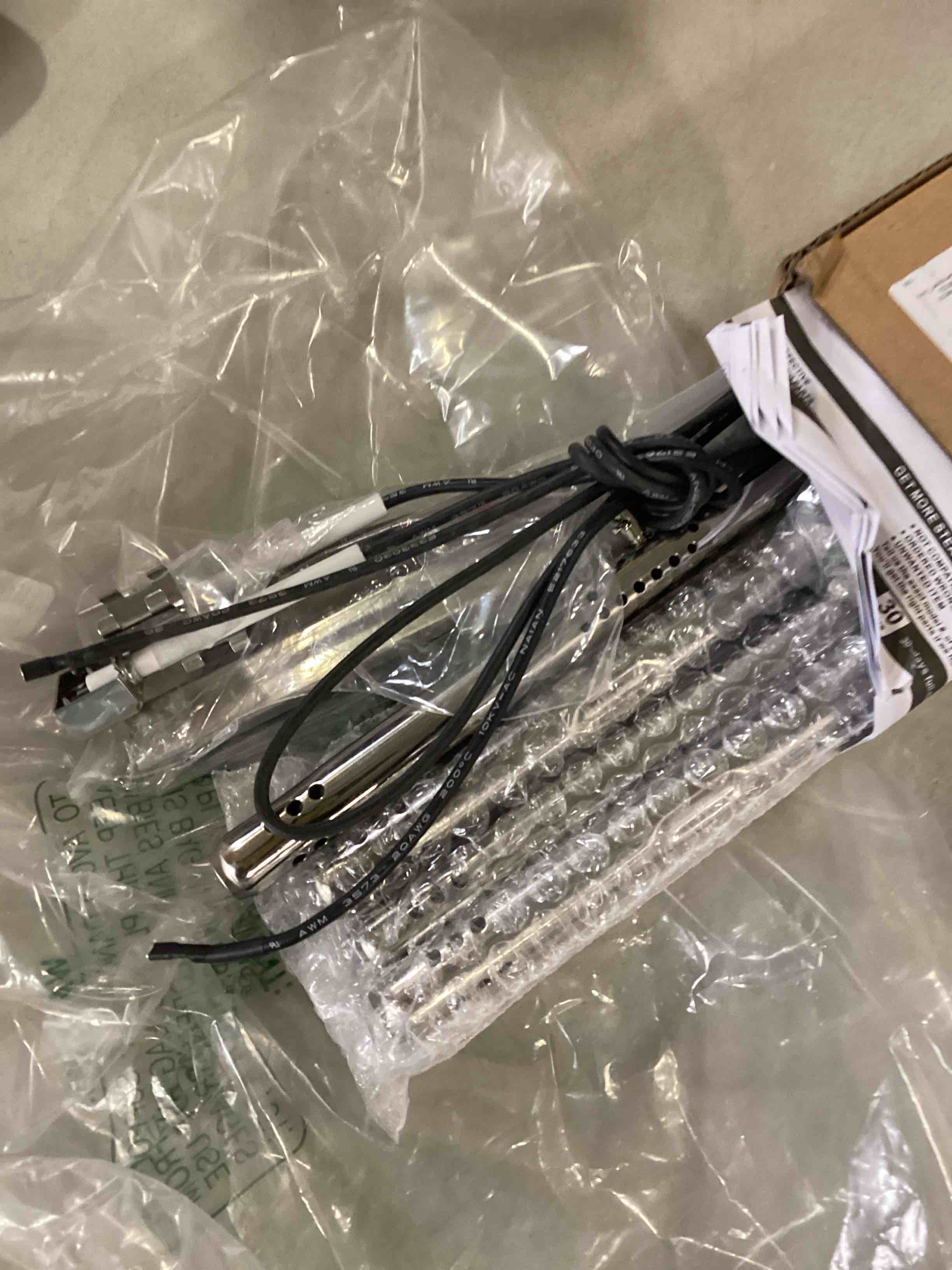 https://s3.amazonaws.com/lotting-images-prod/bidfta/PNK3430171_1746533569352.jpeg