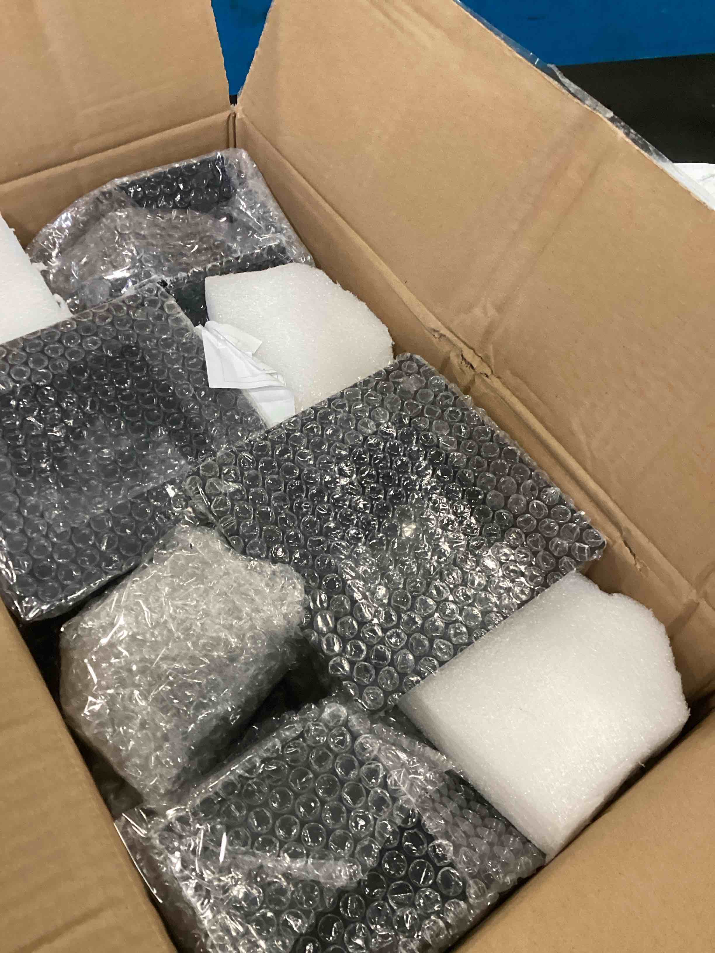 https://s3.amazonaws.com/lotting-images-prod/bidfta/PNK3430283_1746553782749.jpeg