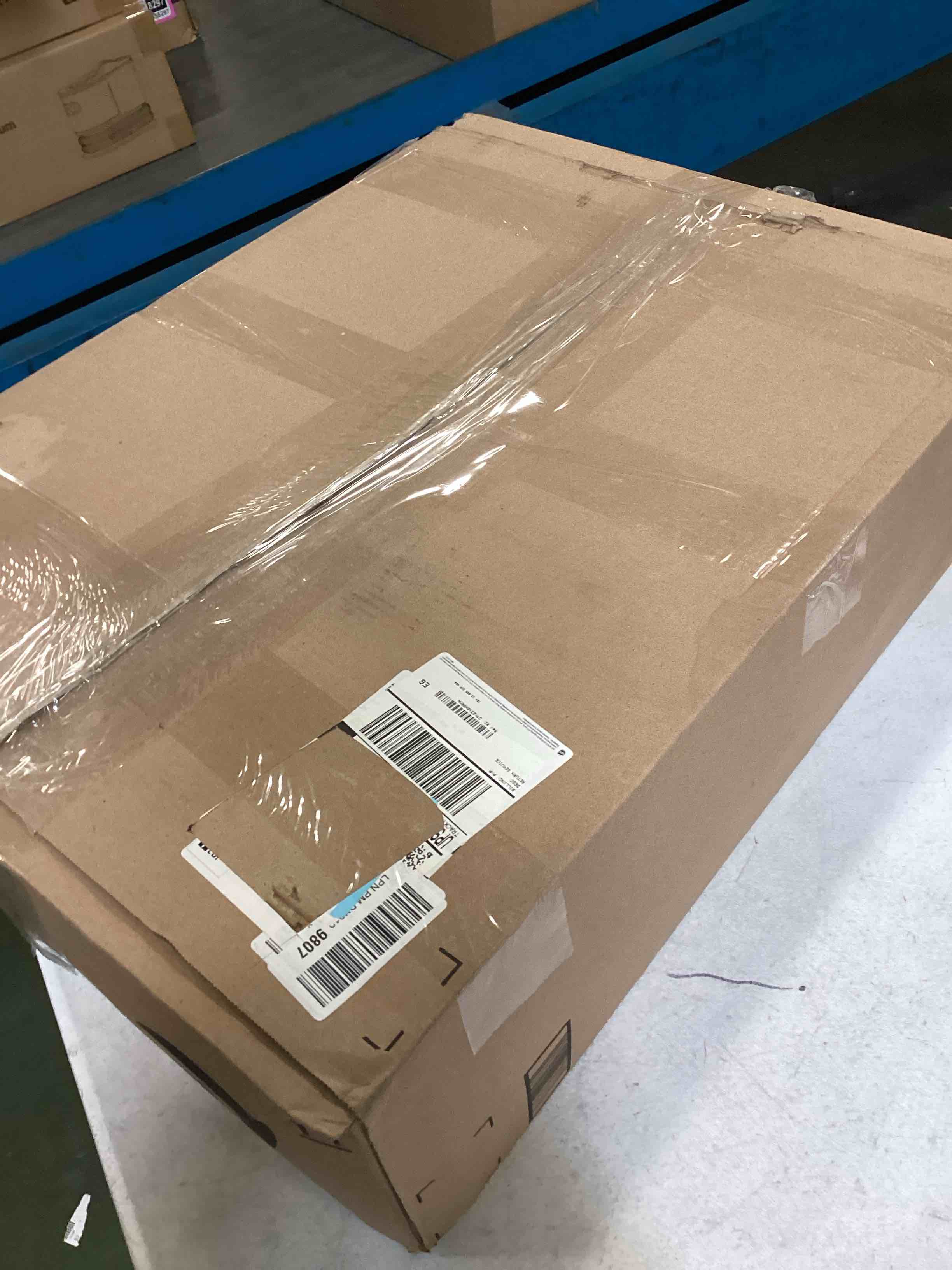 https://s3.amazonaws.com/lotting-images-prod/bidfta/PNK3430300_1746556415809.jpeg