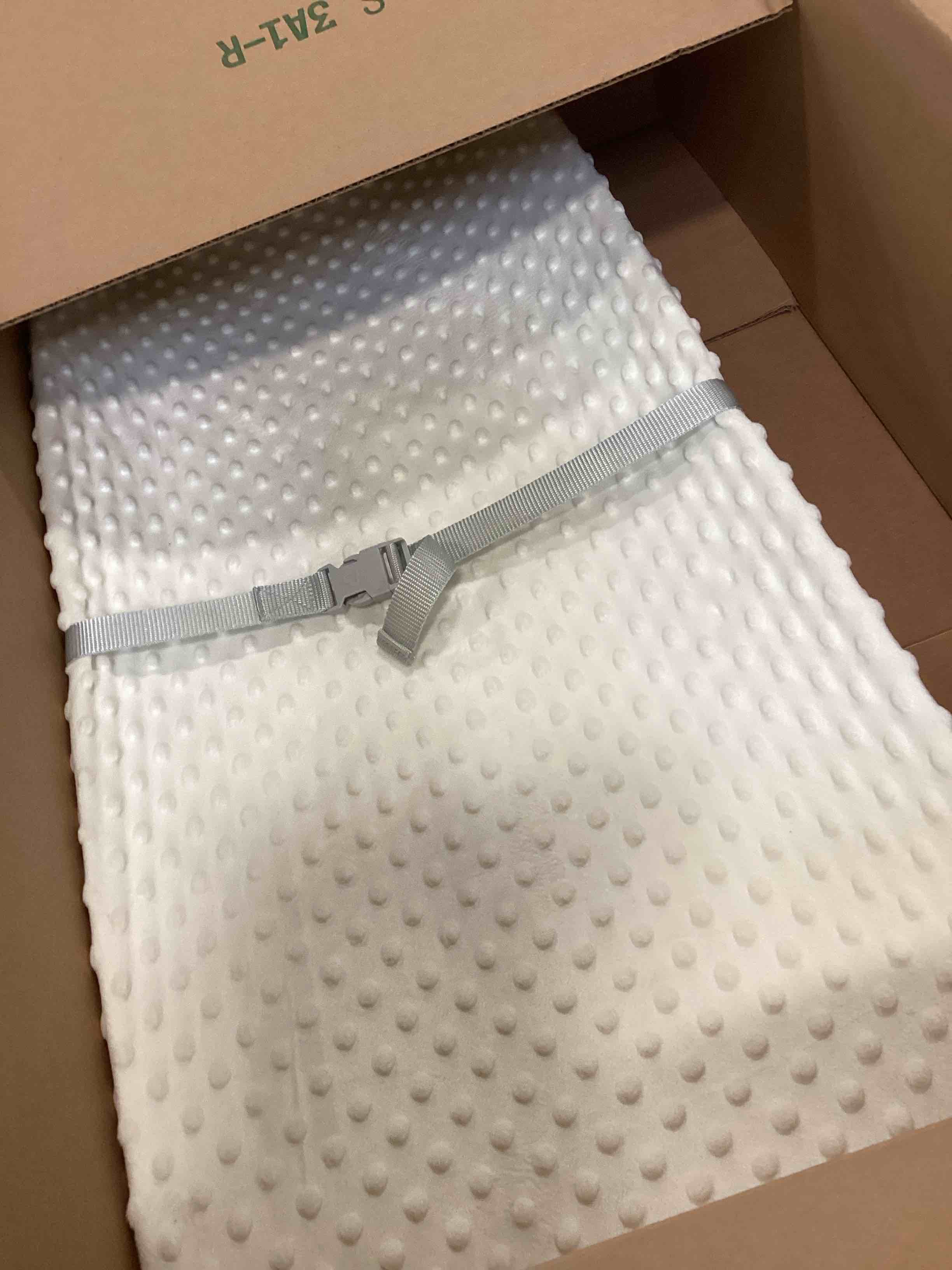 https://s3.amazonaws.com/lotting-images-prod/bidfta/PNK3430303_1746556630180.jpeg