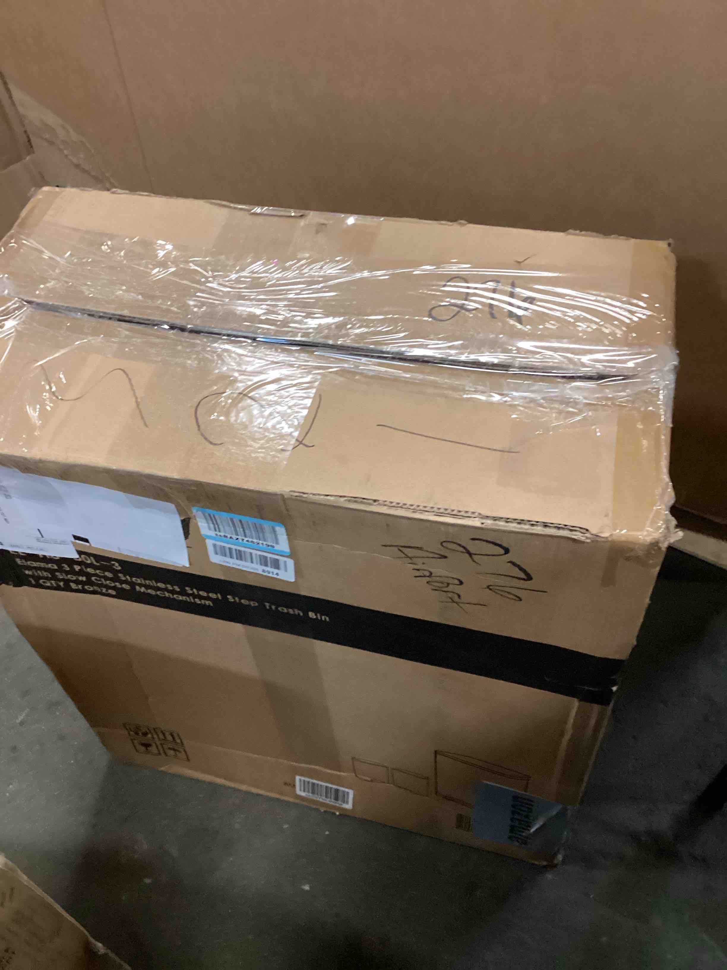 https://s3.amazonaws.com/lotting-images-prod/bidfta/PNK3430506_1746642564028.jpeg