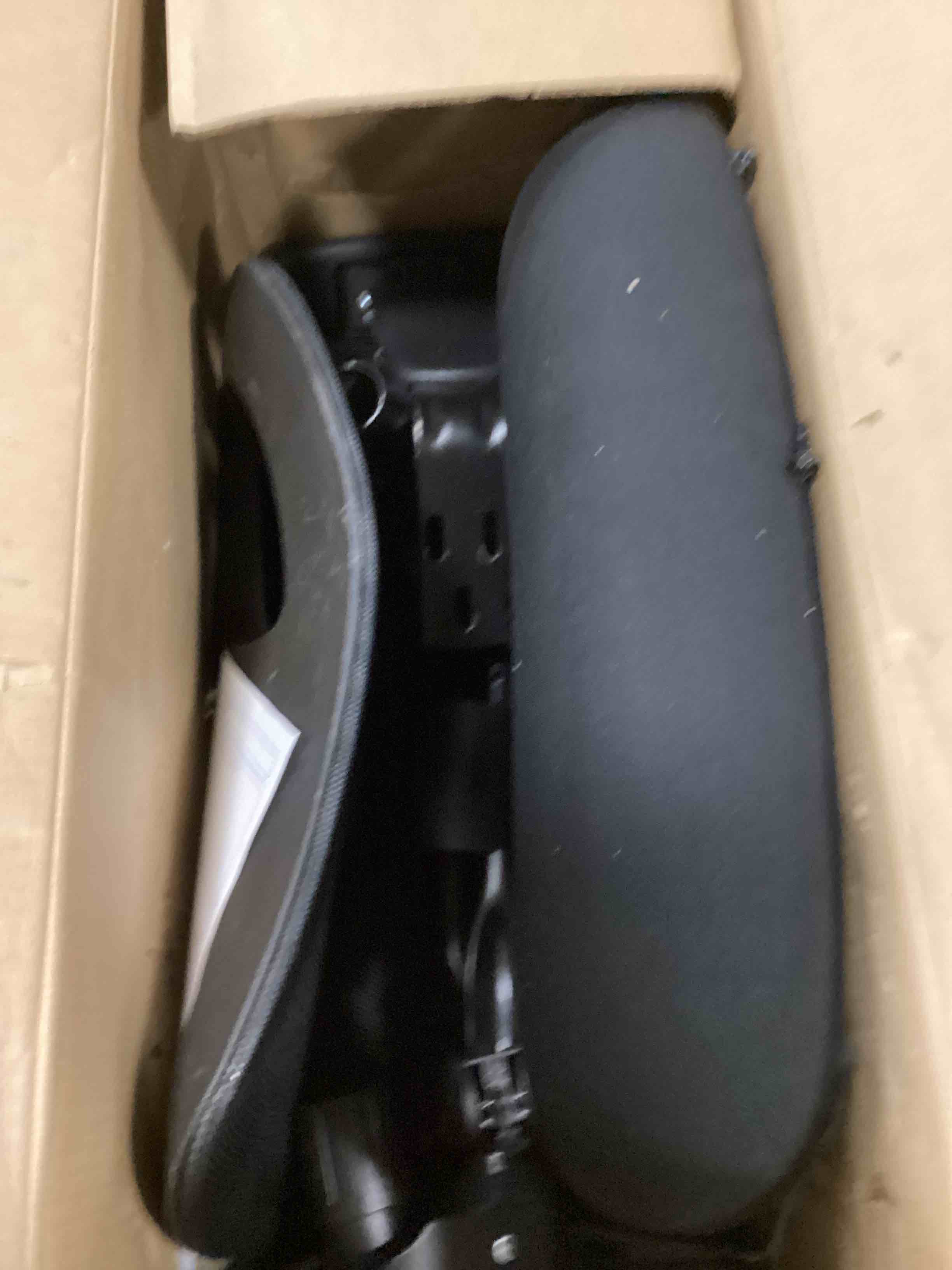 https://s3.amazonaws.com/lotting-images-prod/bidfta/PNK3430674_1747071112034.jpeg