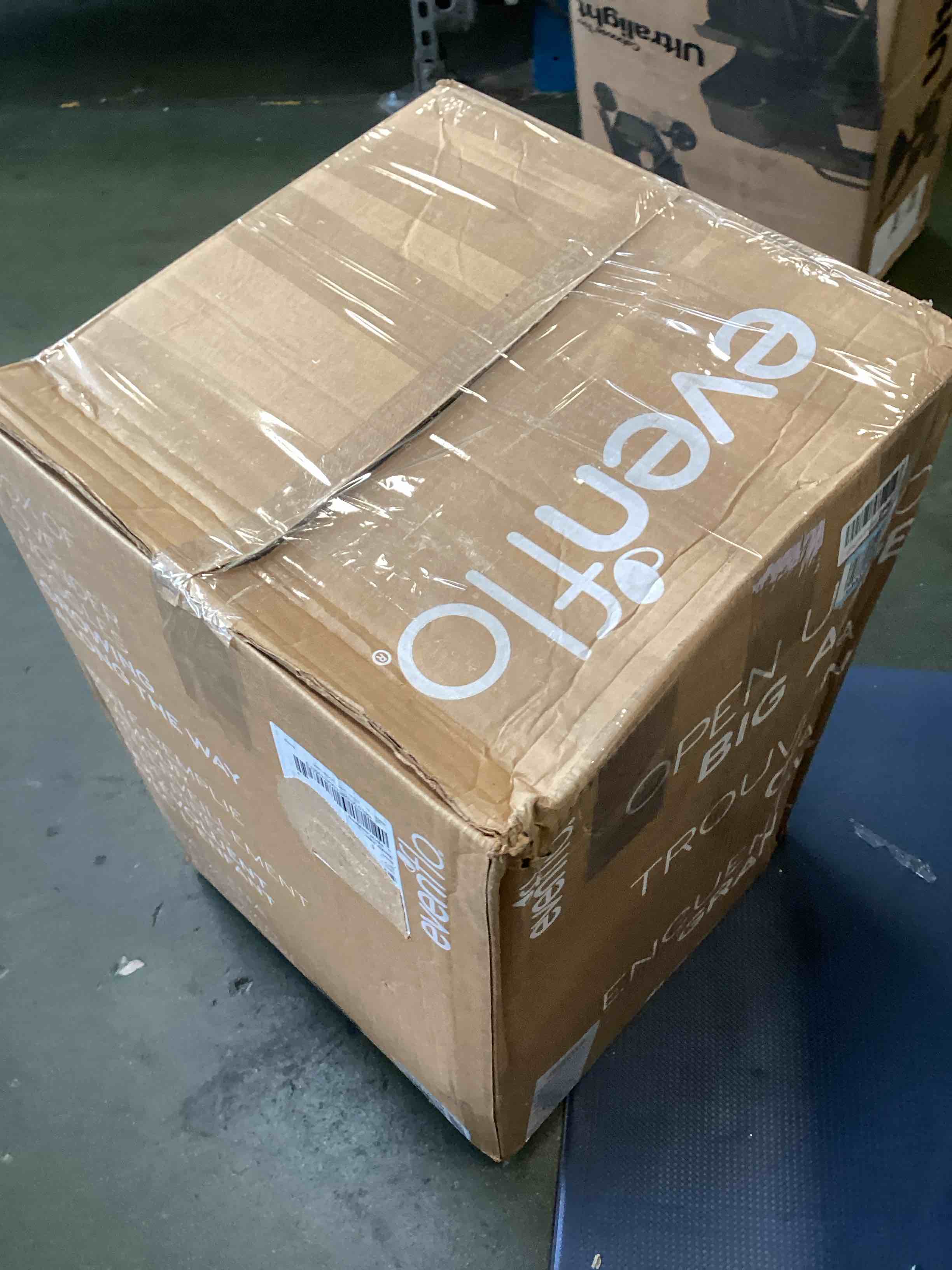 https://s3.amazonaws.com/lotting-images-prod/bidfta/PNK3431185_1747335677454.jpeg