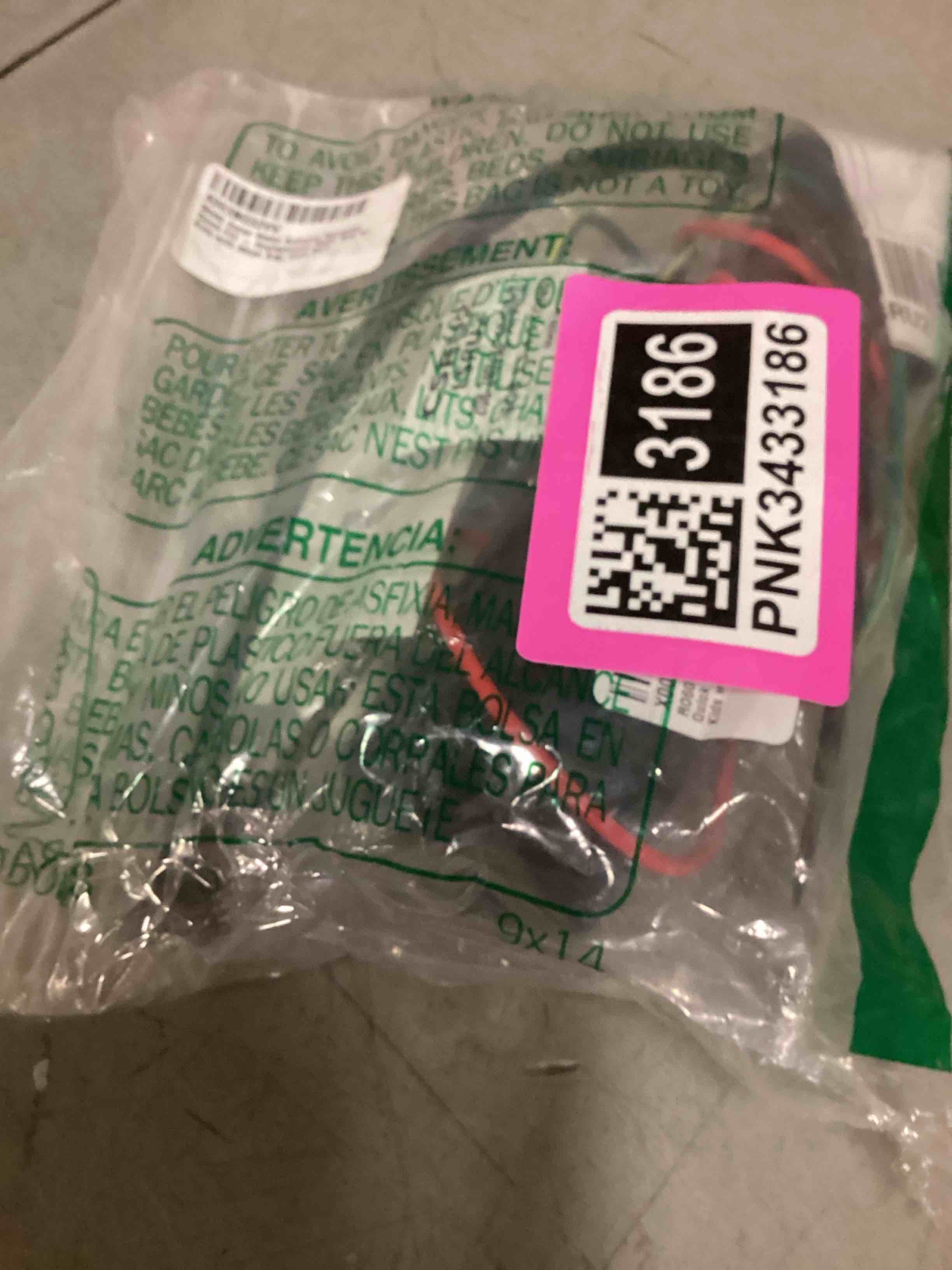 https://s3.amazonaws.com/lotting-images-prod/bidfta/PNK3433186_1746121960302.jpeg
