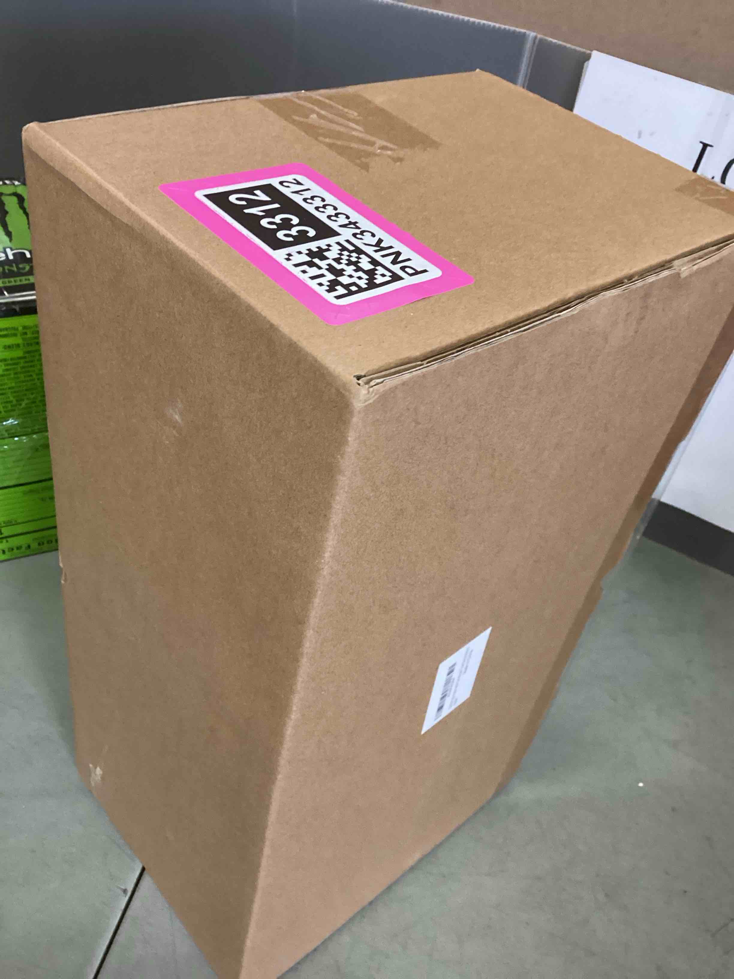 https://s3.amazonaws.com/lotting-images-prod/bidfta/PNK3433312_1746197144078.jpeg