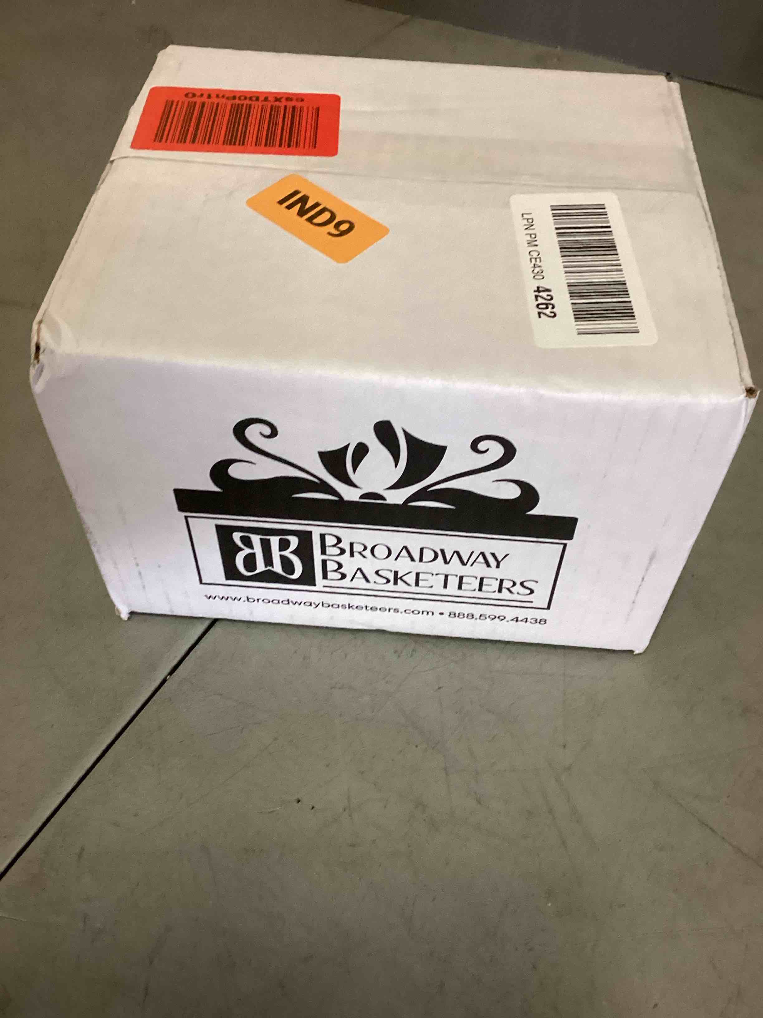 https://s3.amazonaws.com/lotting-images-prod/bidfta/PNK3433328_1746199738764.jpeg