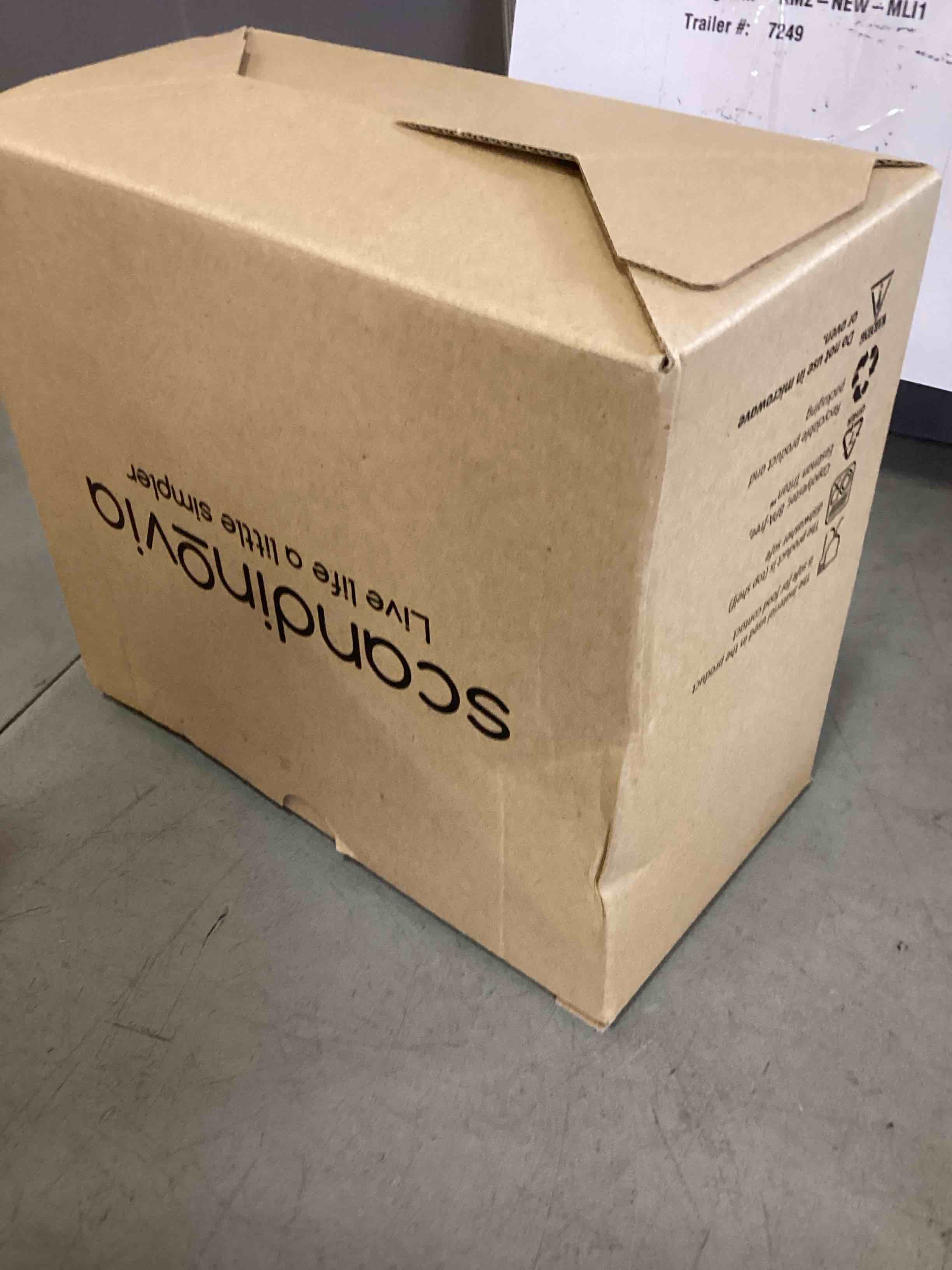https://s3.amazonaws.com/lotting-images-prod/bidfta/PNK3433387_1746211685037.jpeg