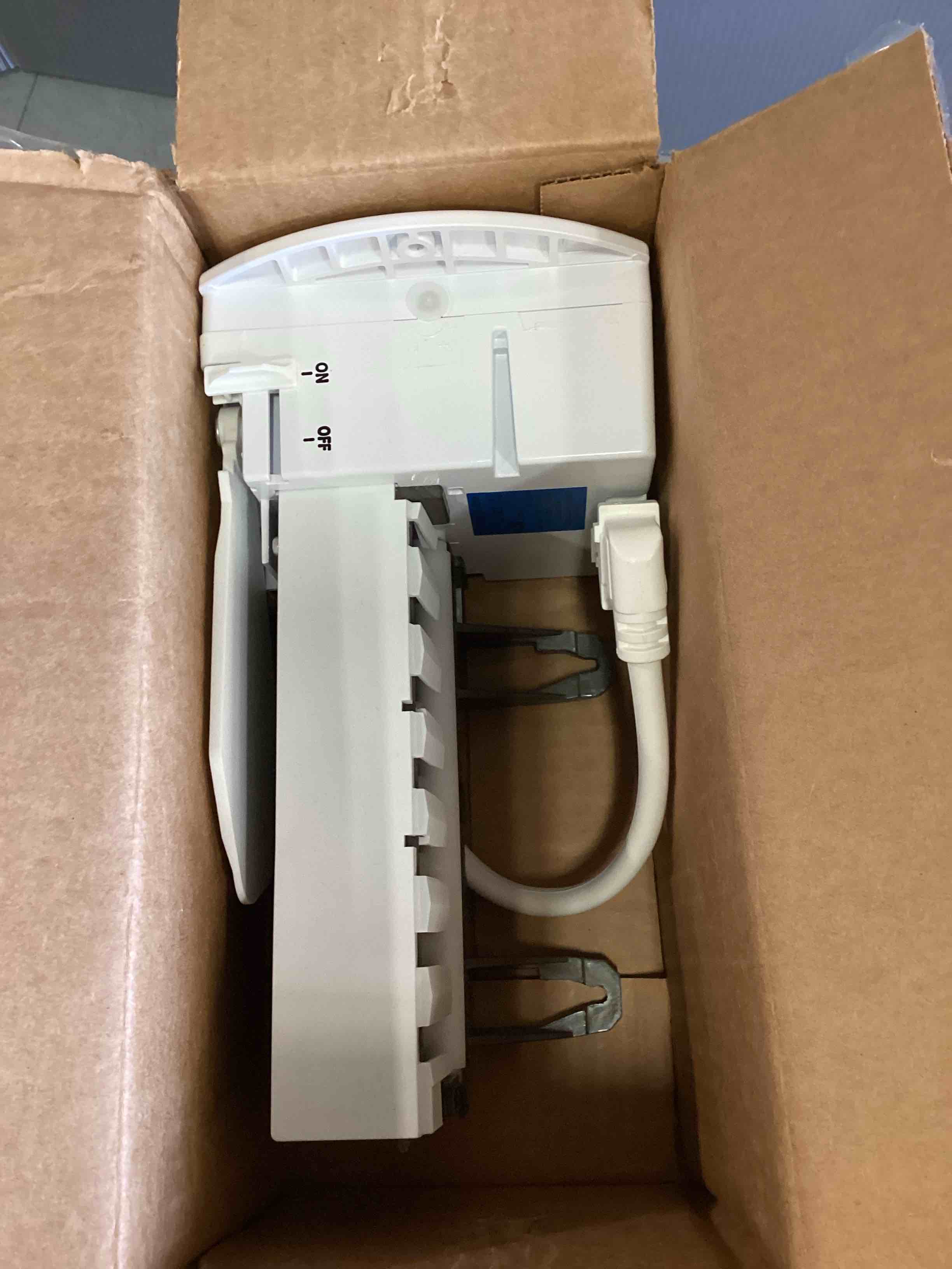 https://s3.amazonaws.com/lotting-images-prod/bidfta/PNK3434889_1747425584544.jpeg