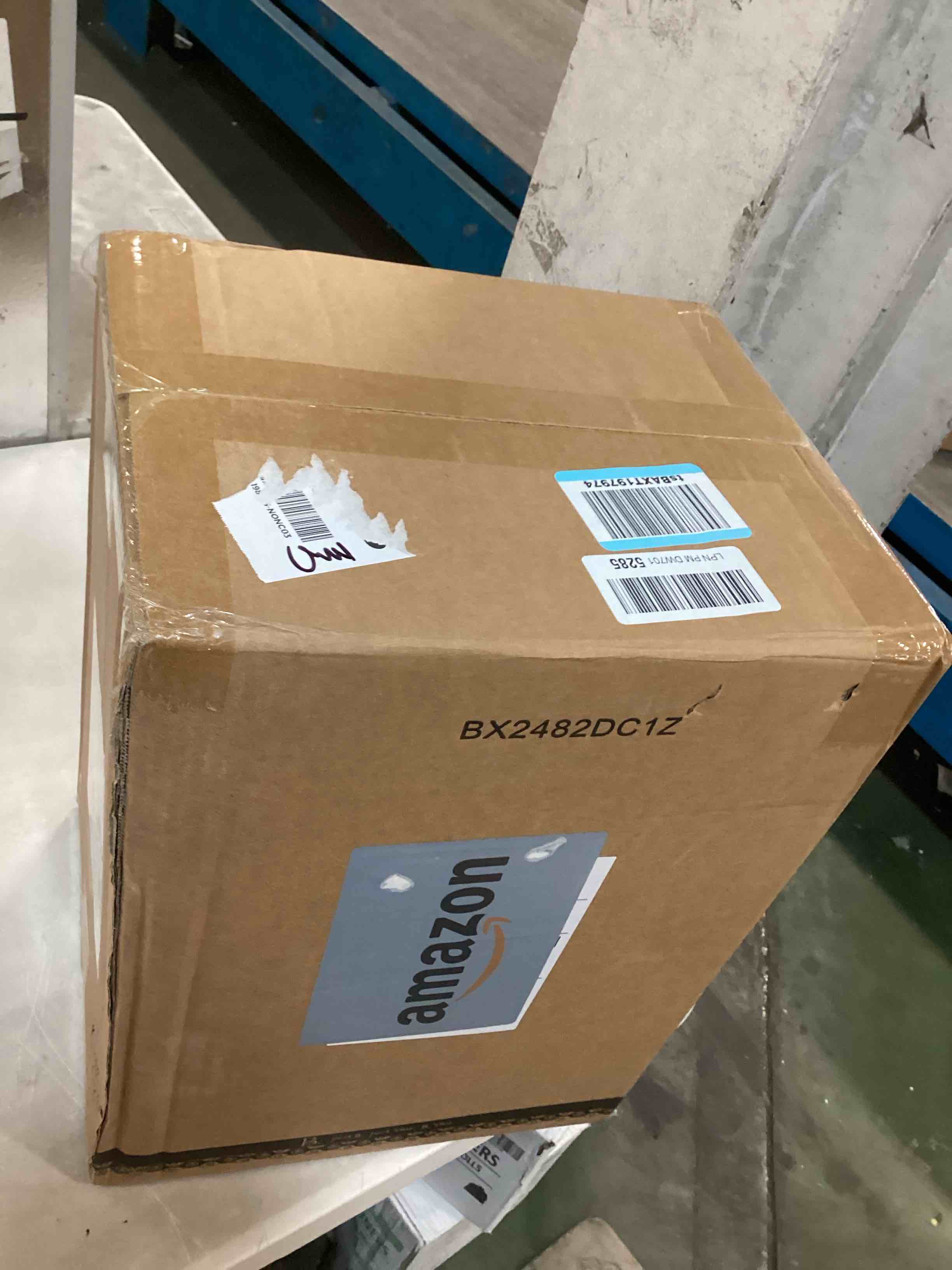 https://s3.amazonaws.com/lotting-images-prod/bidfta/PNK3448489_1746449295738.jpeg