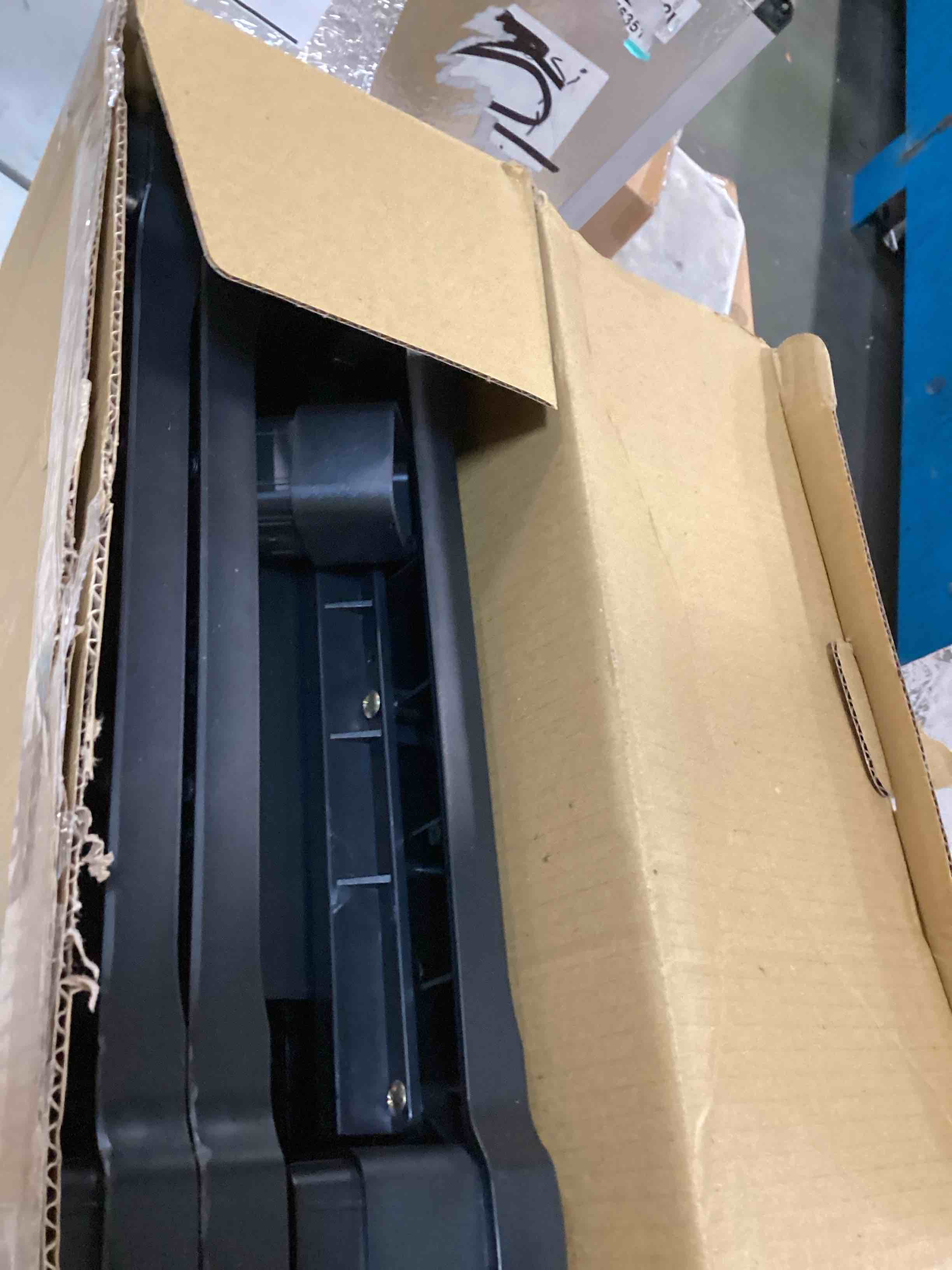 https://s3.amazonaws.com/lotting-images-prod/bidfta/PNK3448590_1746458700130.jpeg