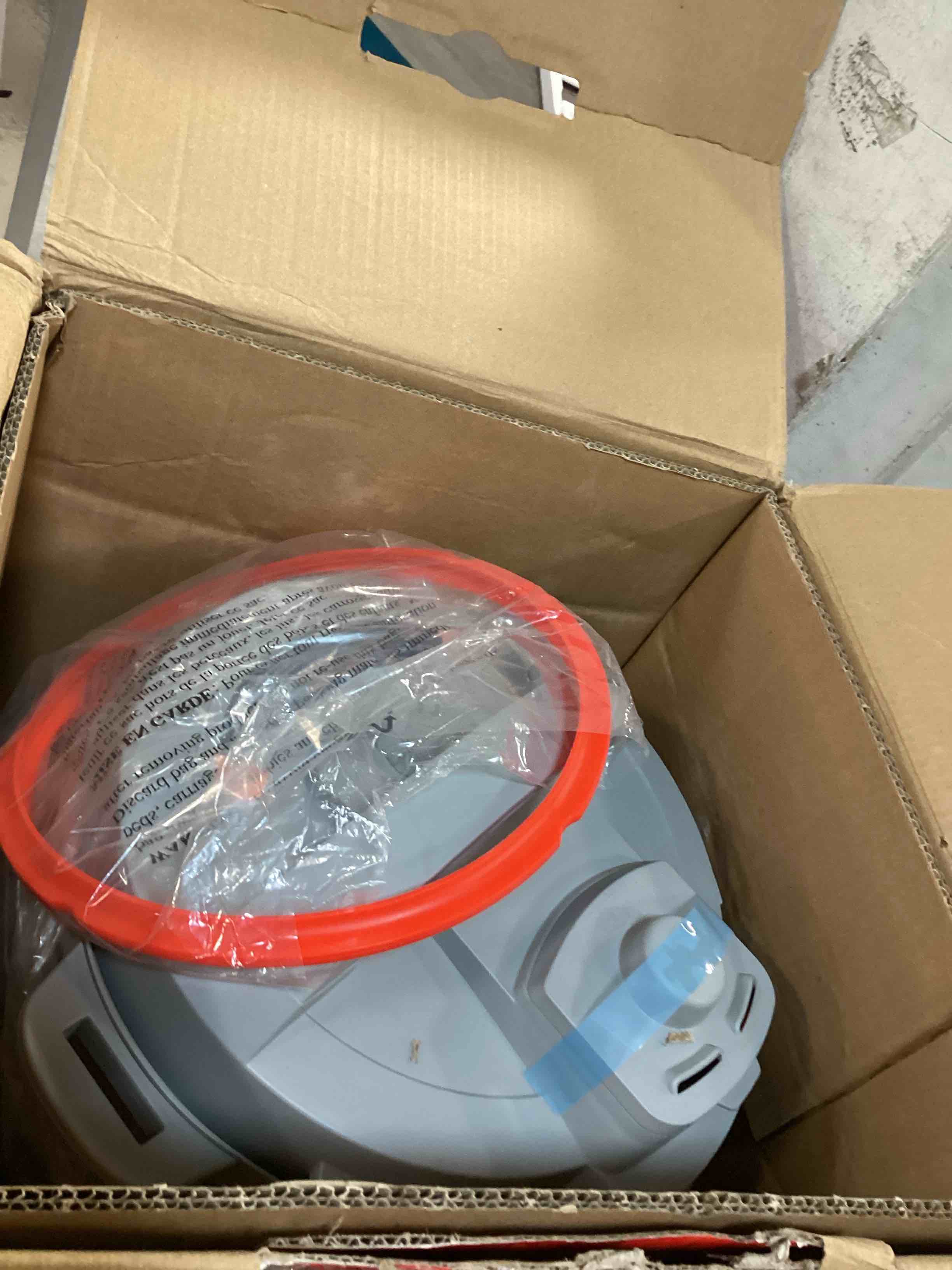 https://s3.amazonaws.com/lotting-images-prod/bidfta/PNK3448758_1746476204966.jpeg