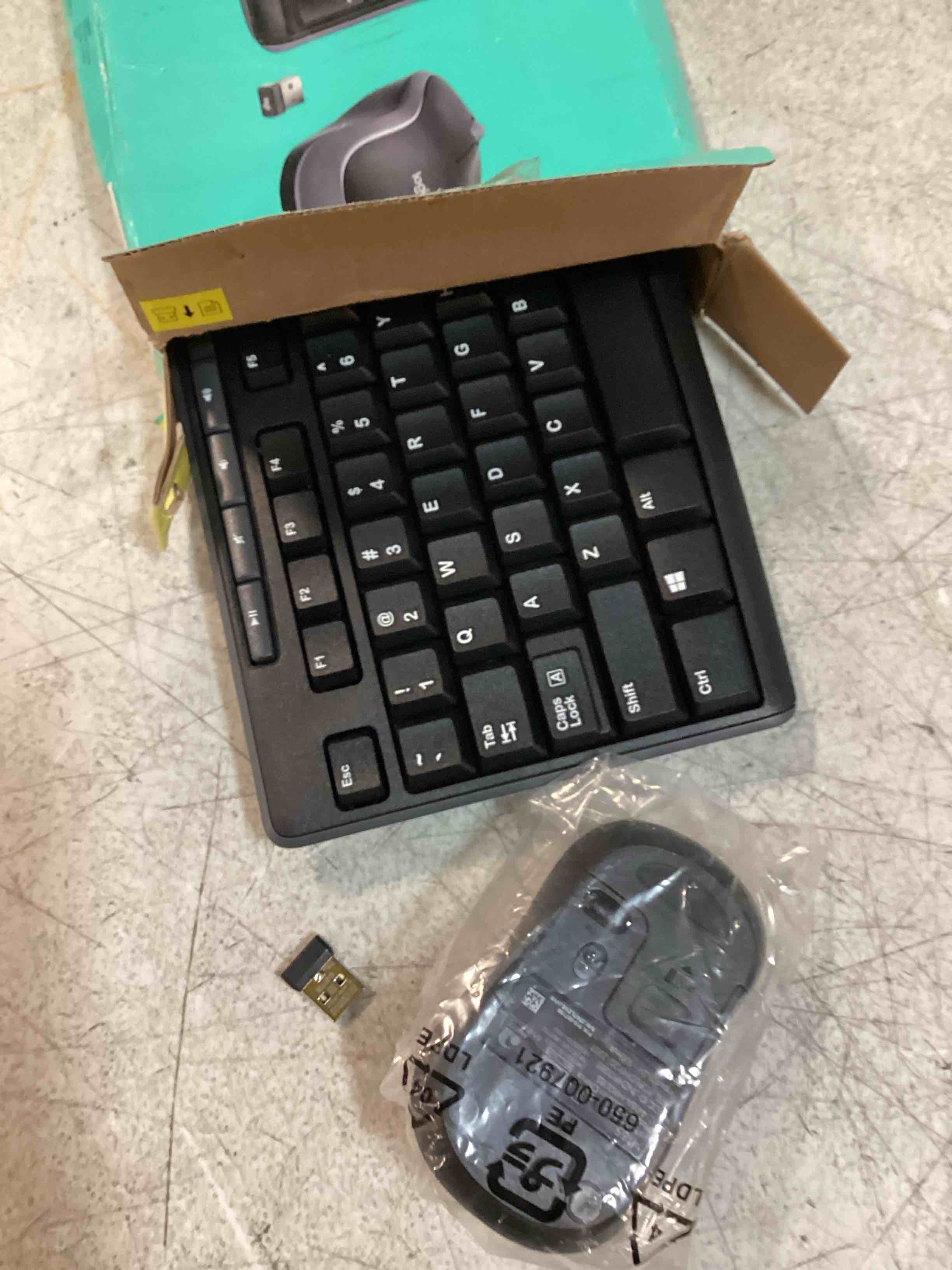 https://s3.amazonaws.com/lotting-images-prod/bidfta/PNK3448880_1746545229516.jpeg