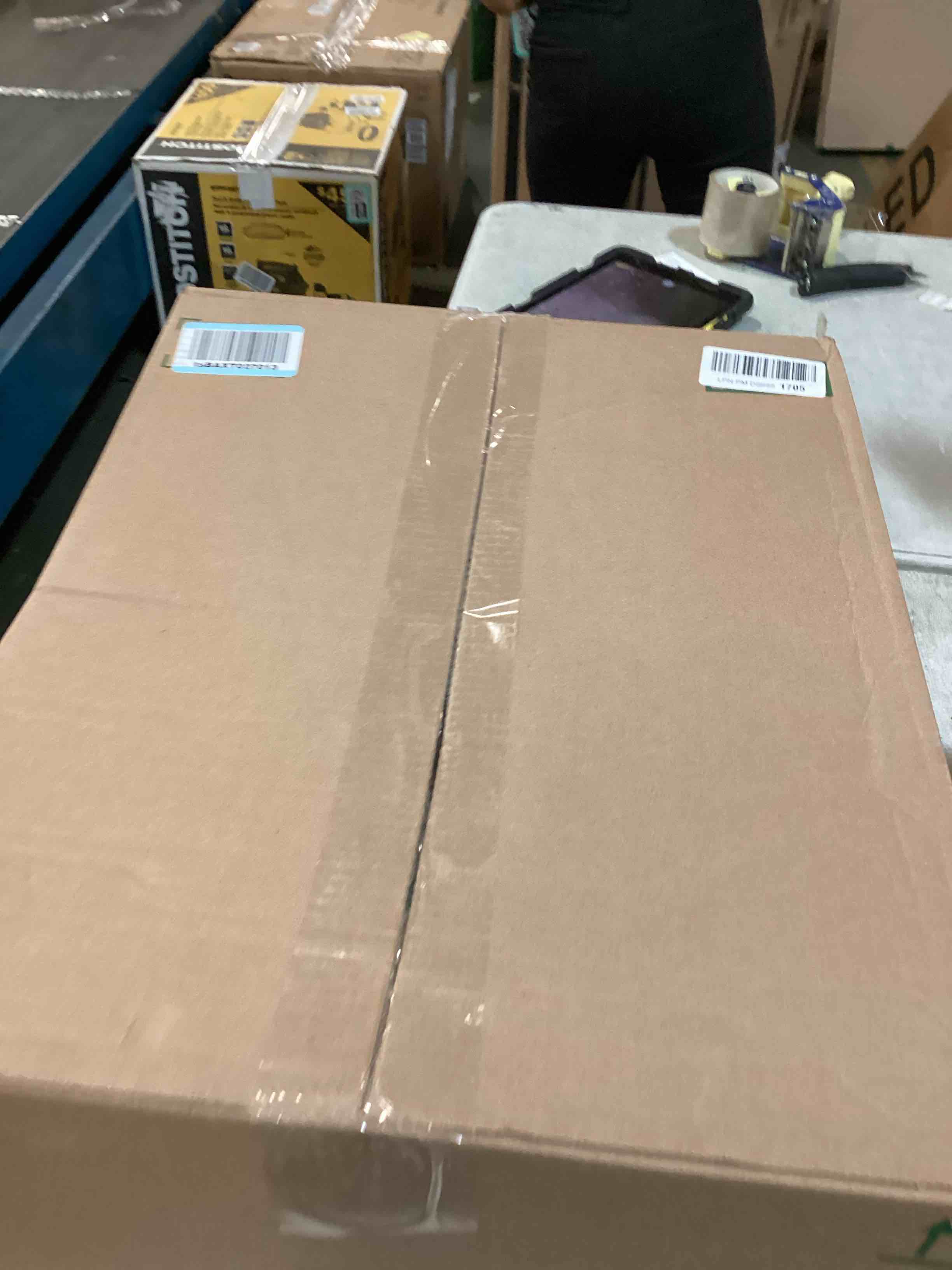 https://s3.amazonaws.com/lotting-images-prod/bidfta/PNK3448886_1746545467681.jpeg