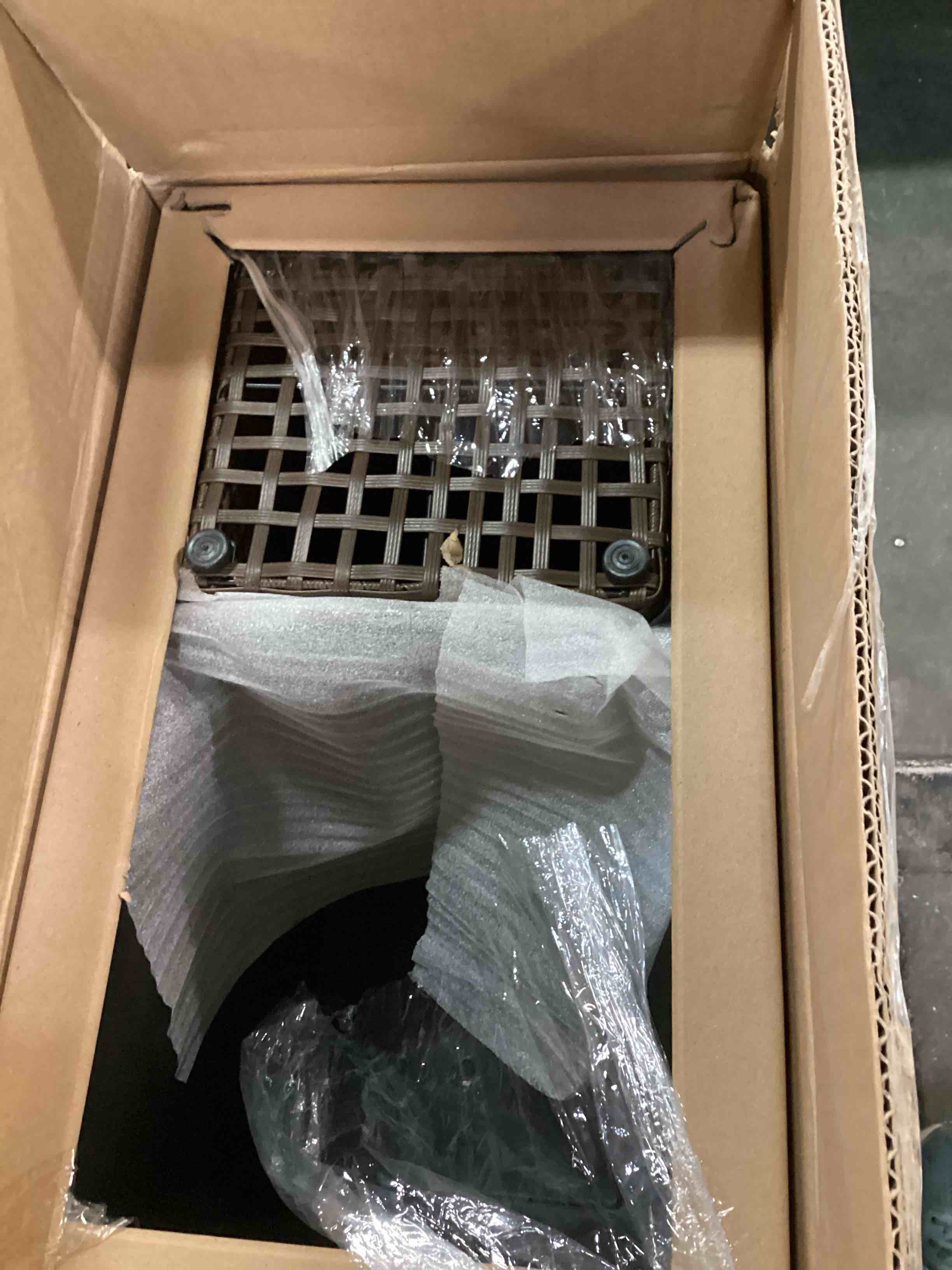 https://s3.amazonaws.com/lotting-images-prod/bidfta/PNK3449138_1746621332693.jpeg