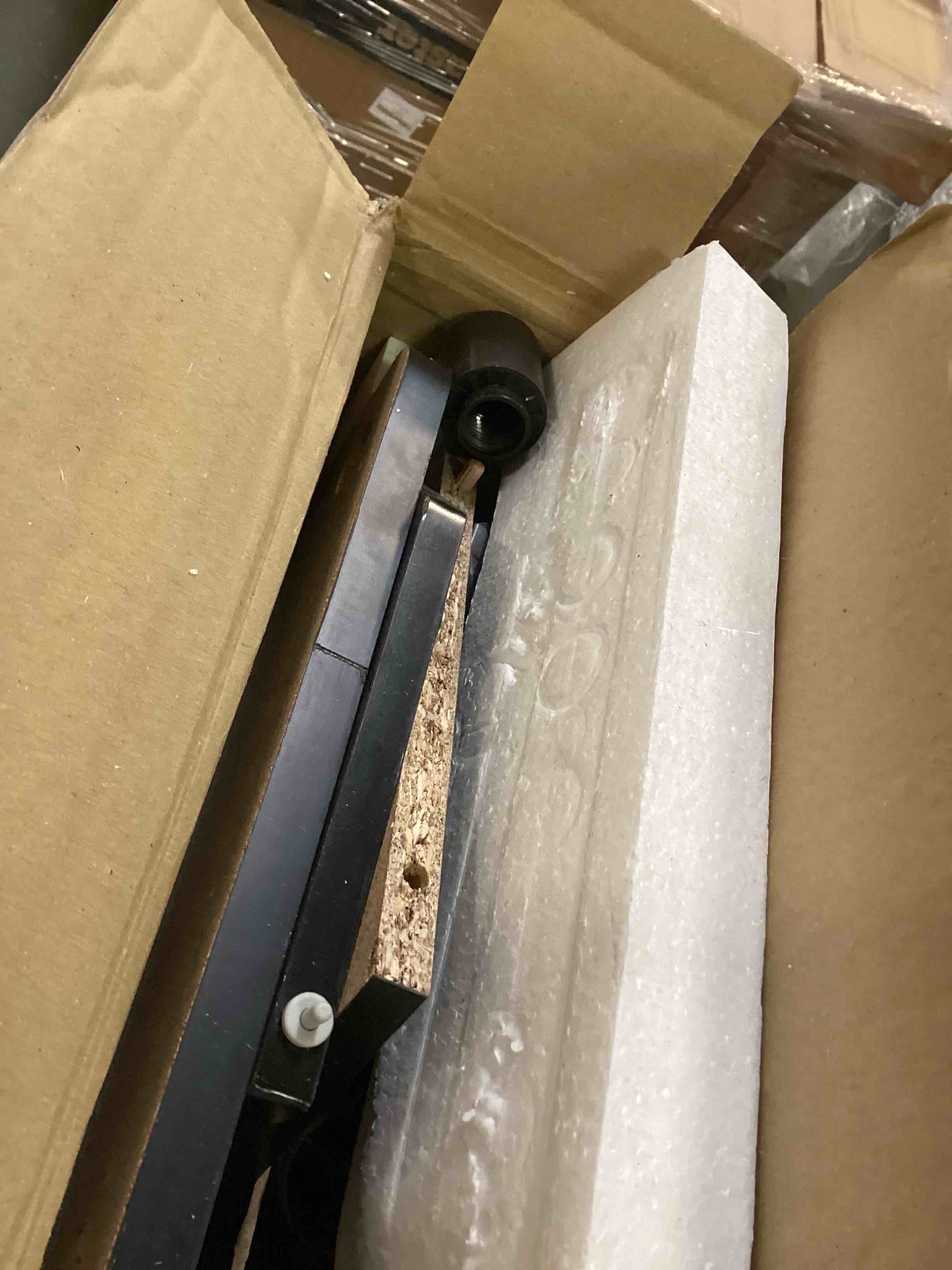 https://s3.amazonaws.com/lotting-images-prod/bidfta/PNK3449348_1746643708637.jpeg