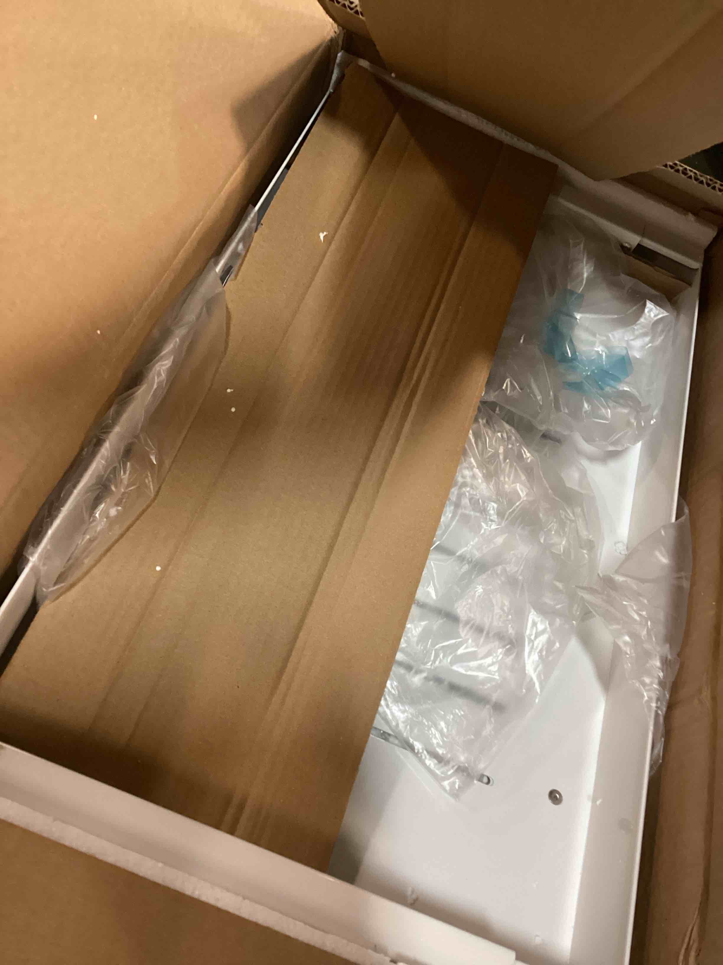 https://s3.amazonaws.com/lotting-images-prod/bidfta/PNK3450455_1747160617461.jpeg