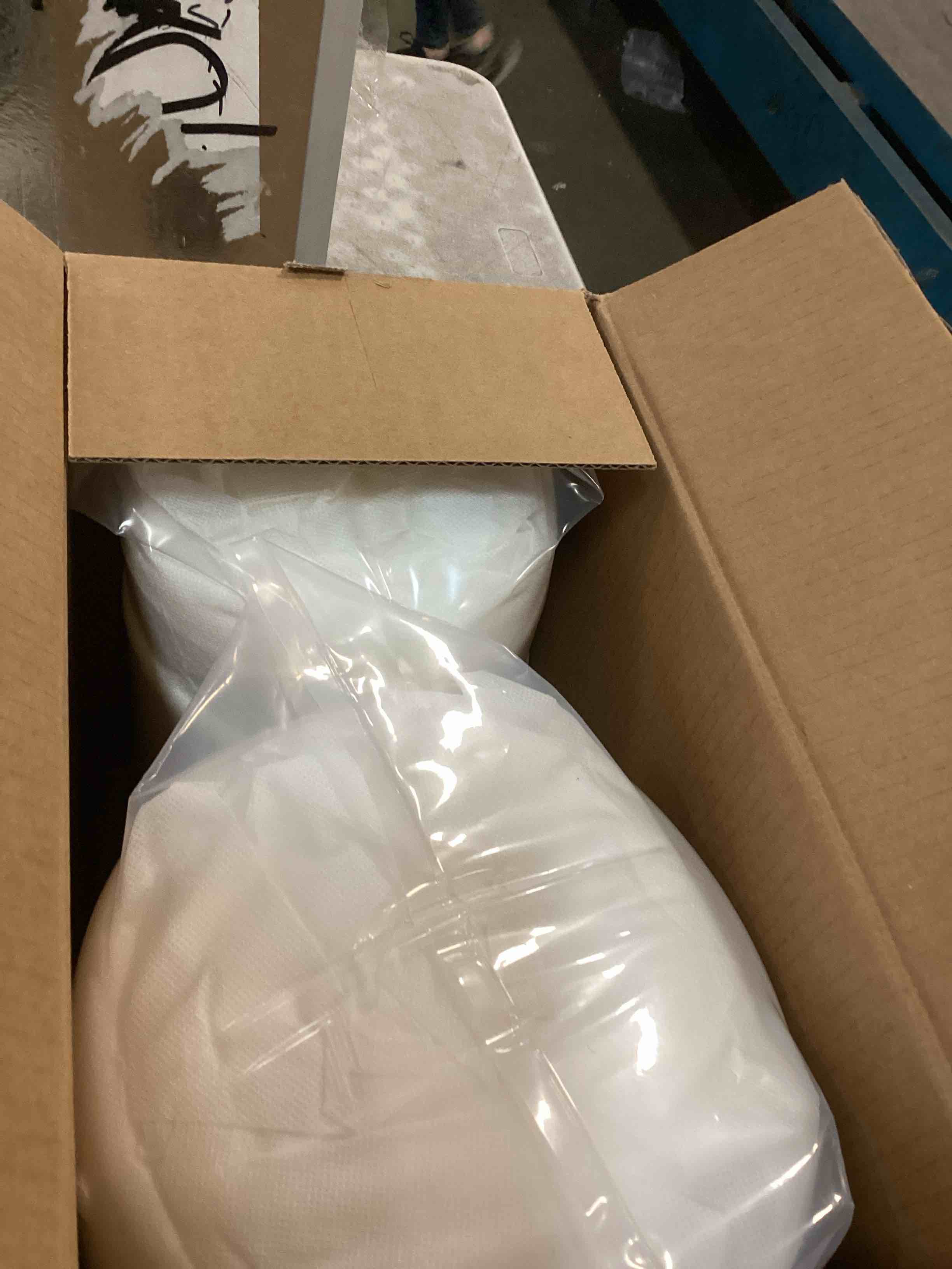 https://s3.amazonaws.com/lotting-images-prod/bidfta/PNK3450460_1747160998008.jpeg