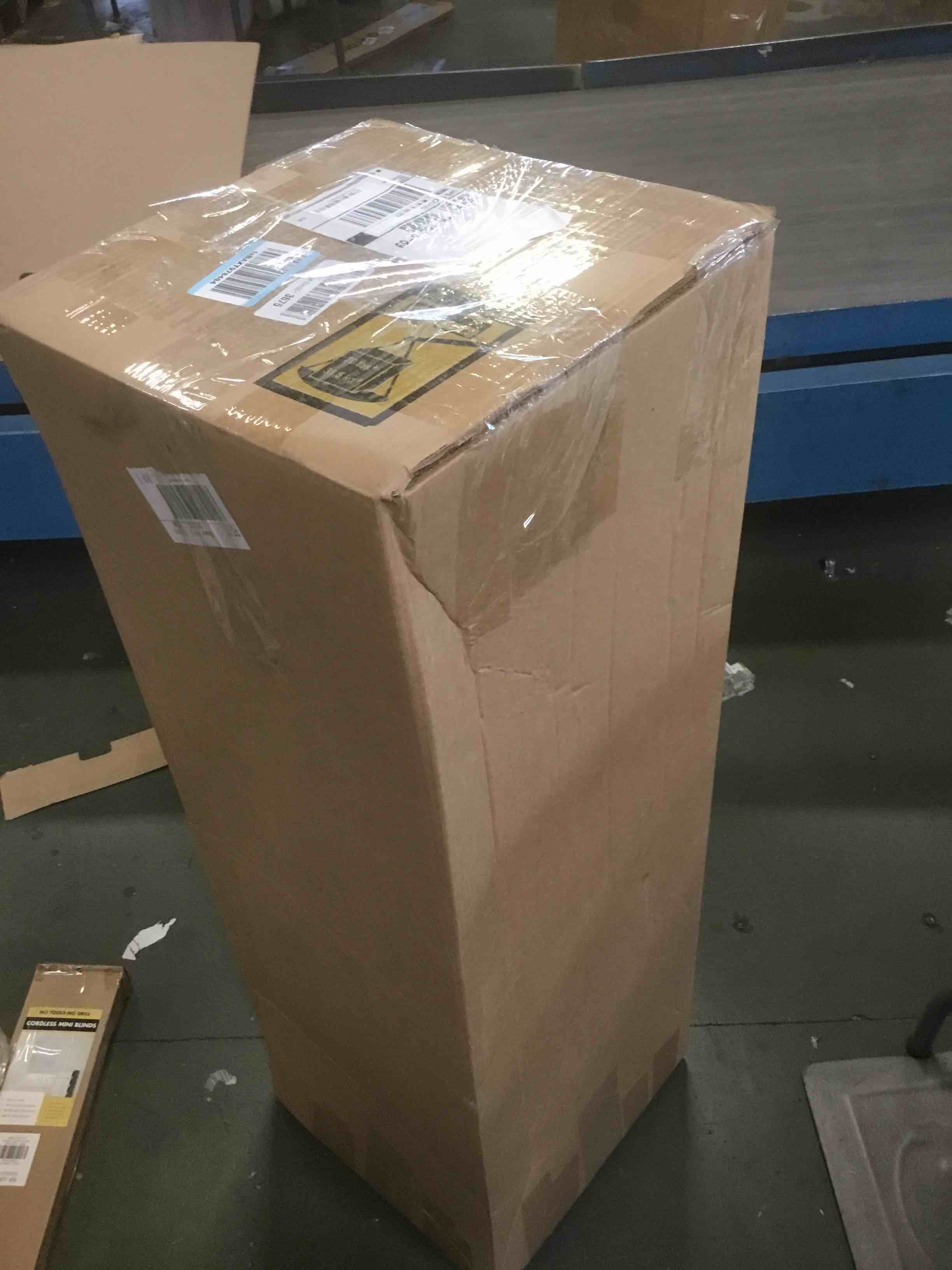 https://s3.amazonaws.com/lotting-images-prod/bidfta/PNK3451676_1749652077020.jpeg
