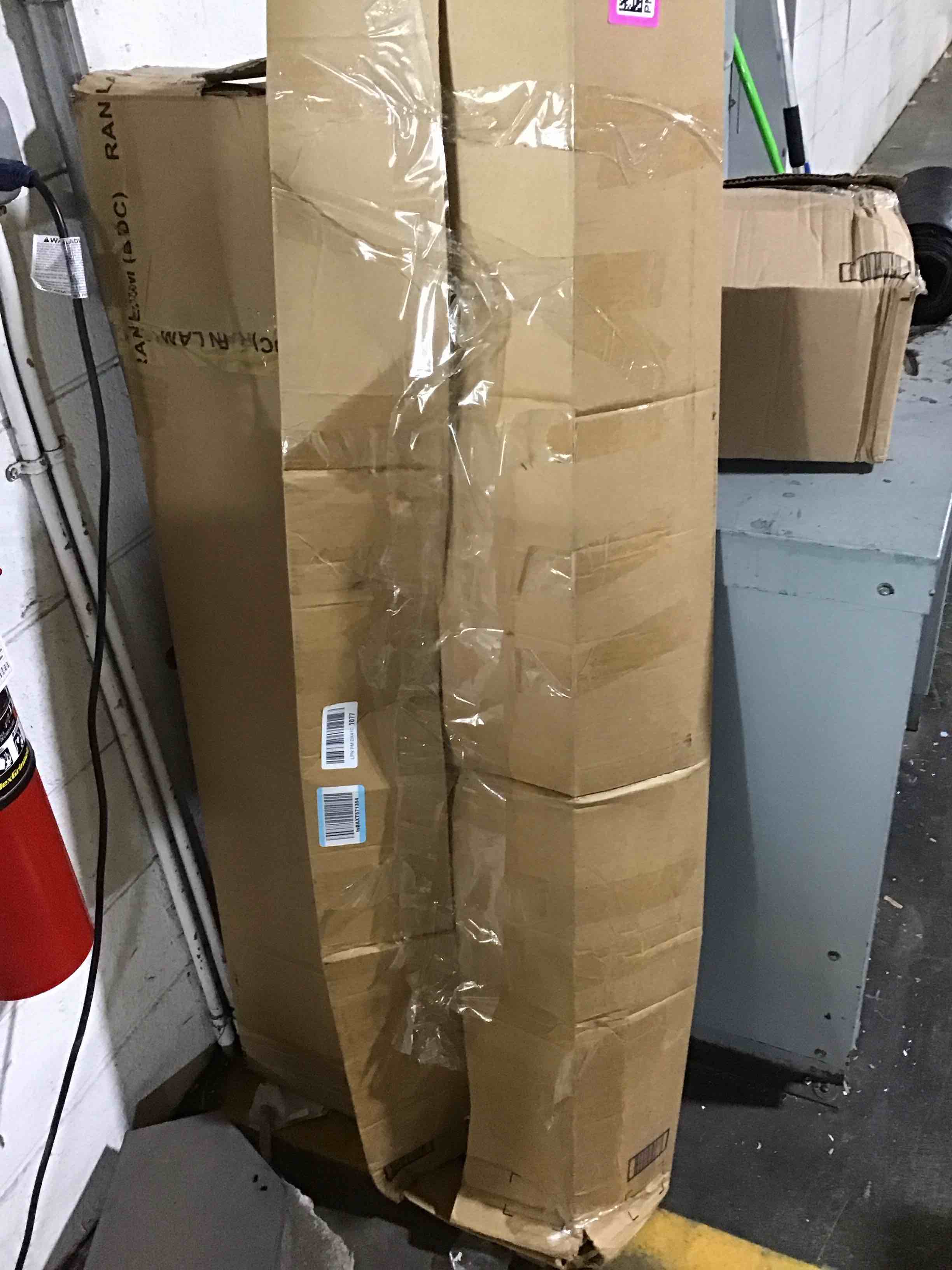 https://s3.amazonaws.com/lotting-images-prod/bidfta/PNK3452022_1752783864333.jpeg