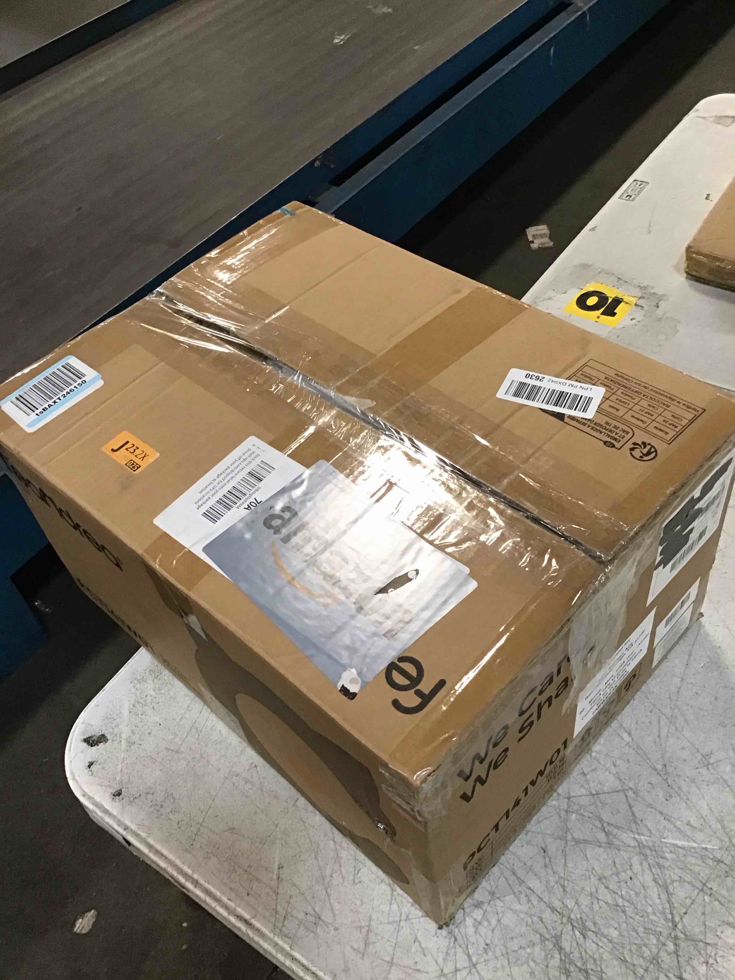 https://s3.amazonaws.com/lotting-images-prod/bidfta/PNK3453400_1750530984537.jpeg