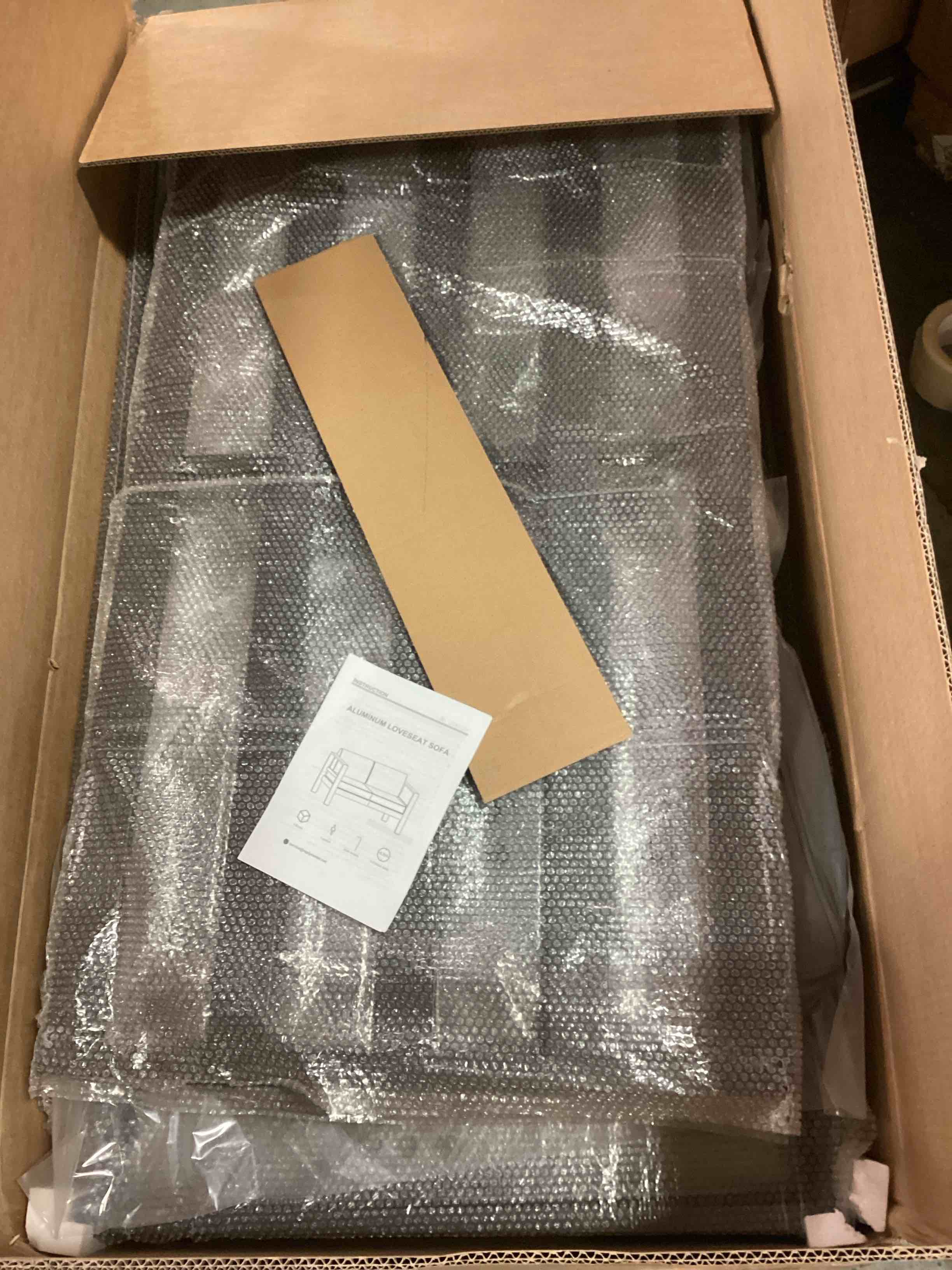https://s3.amazonaws.com/lotting-images-prod/bidfta/PNK3454429_1745854077303.jpeg