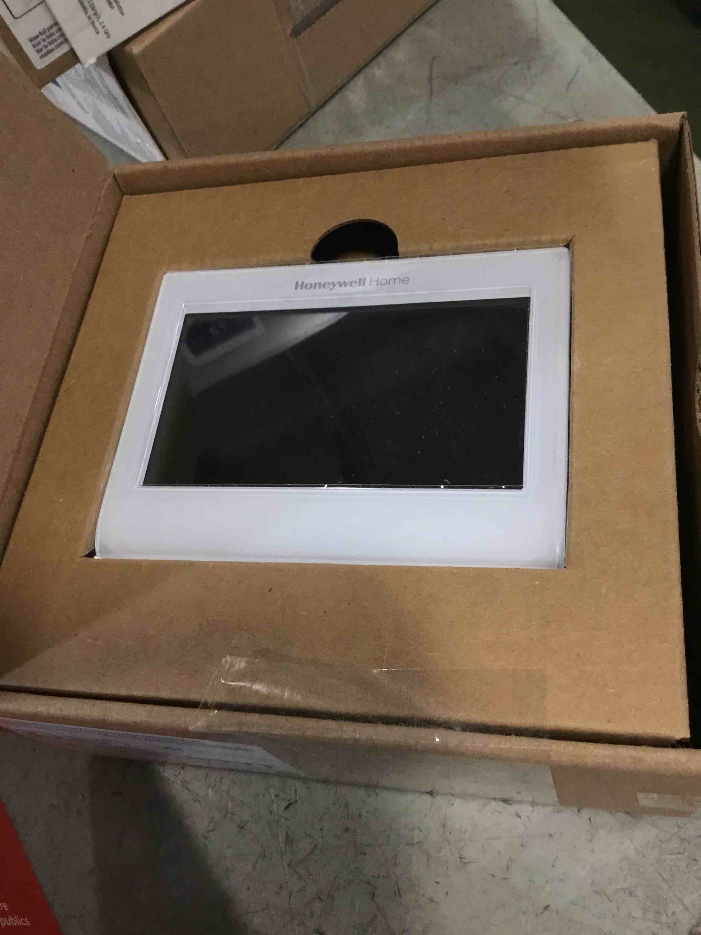 https://s3.amazonaws.com/lotting-images-prod/bidfta/PNK3454891_1746643550246.jpeg