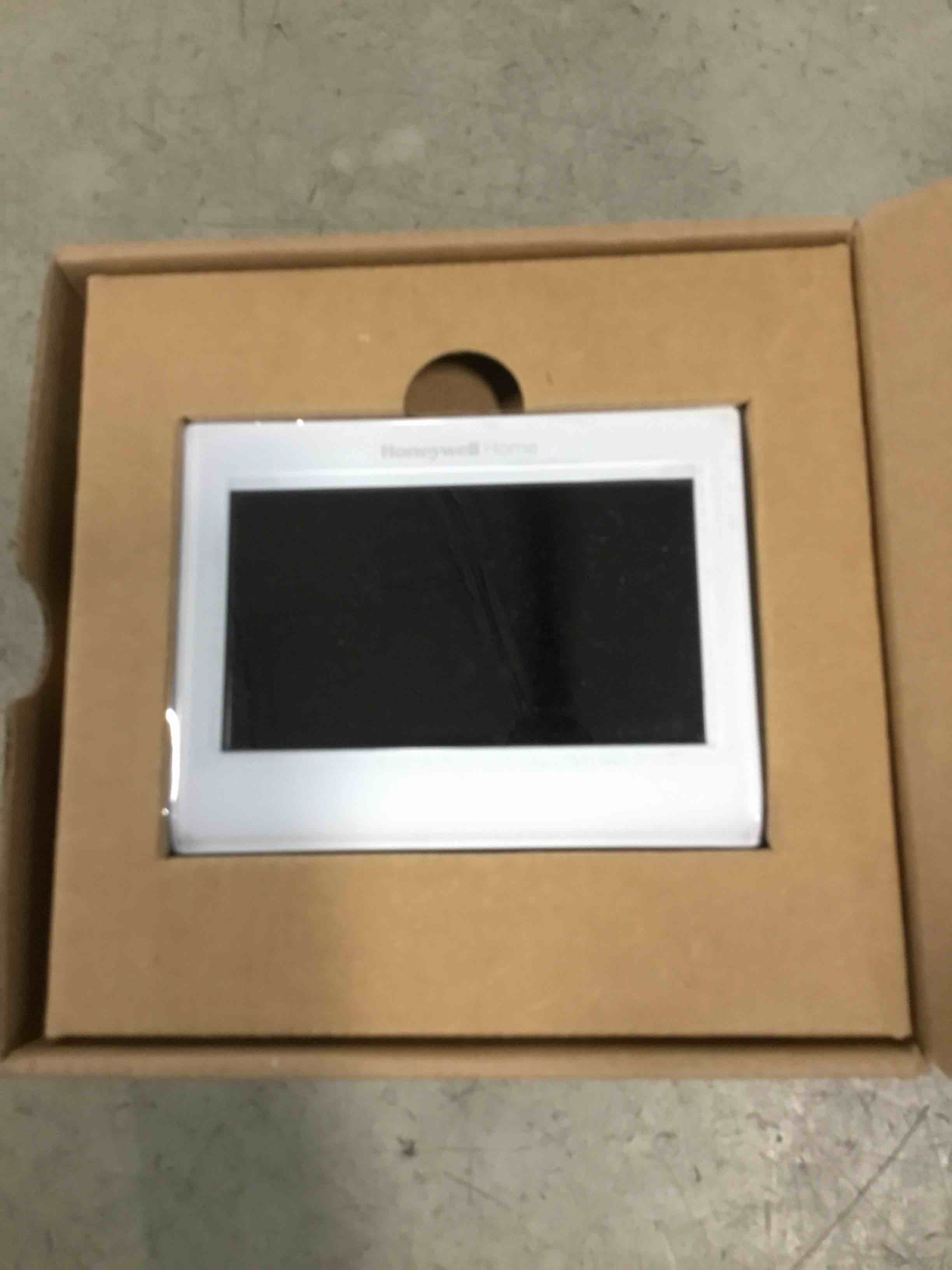 https://s3.amazonaws.com/lotting-images-prod/bidfta/PNK3454900_1746645687409.jpeg