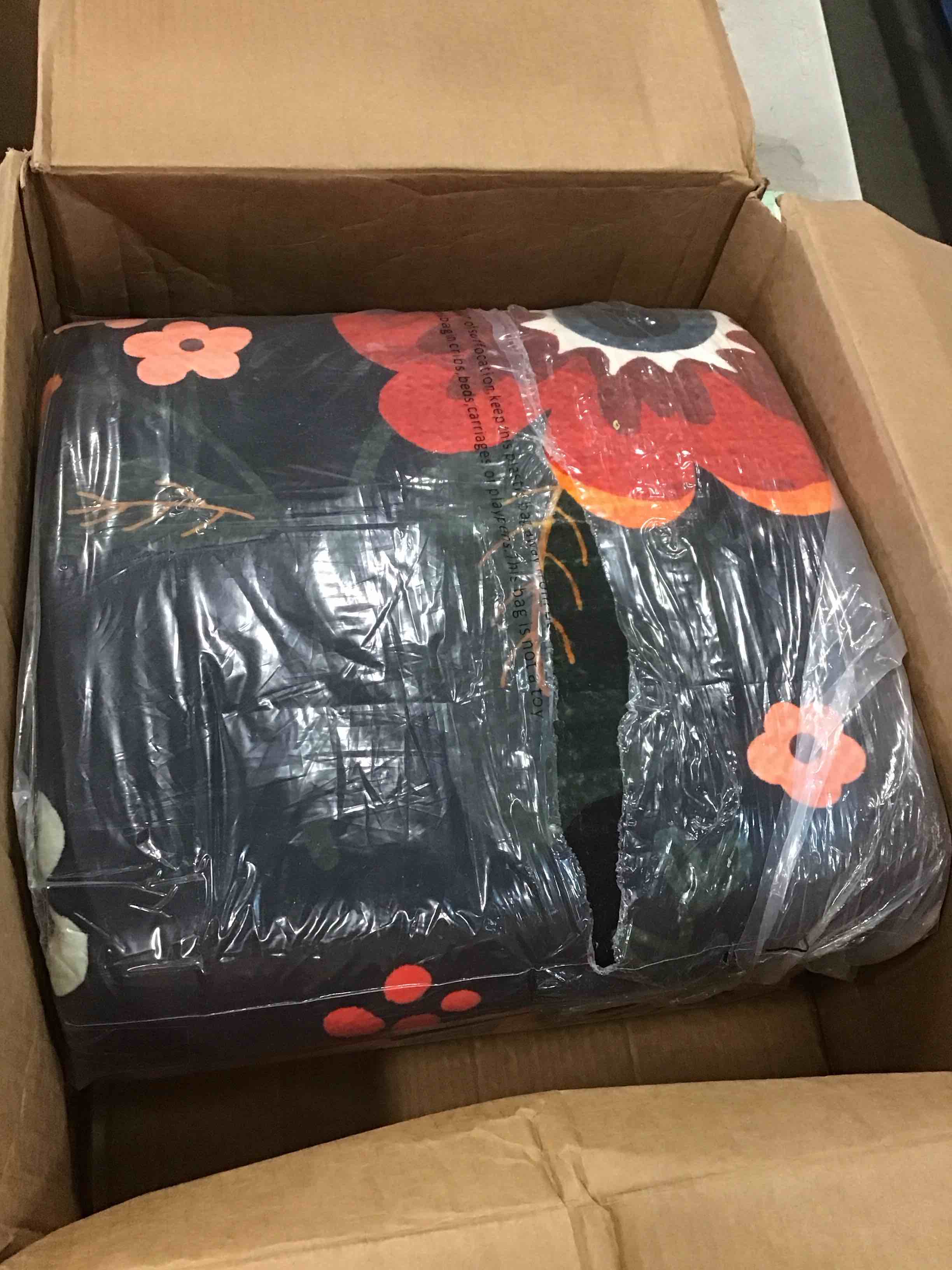 https://s3.amazonaws.com/lotting-images-prod/bidfta/PNK3458369_1746452090376.jpeg