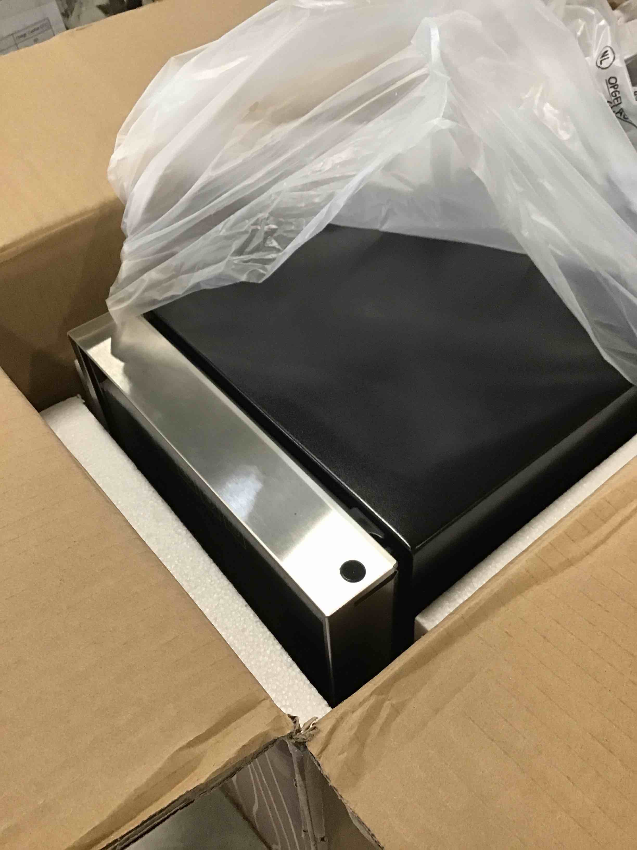 https://s3.amazonaws.com/lotting-images-prod/bidfta/PNK3459758_1747250881813.jpeg