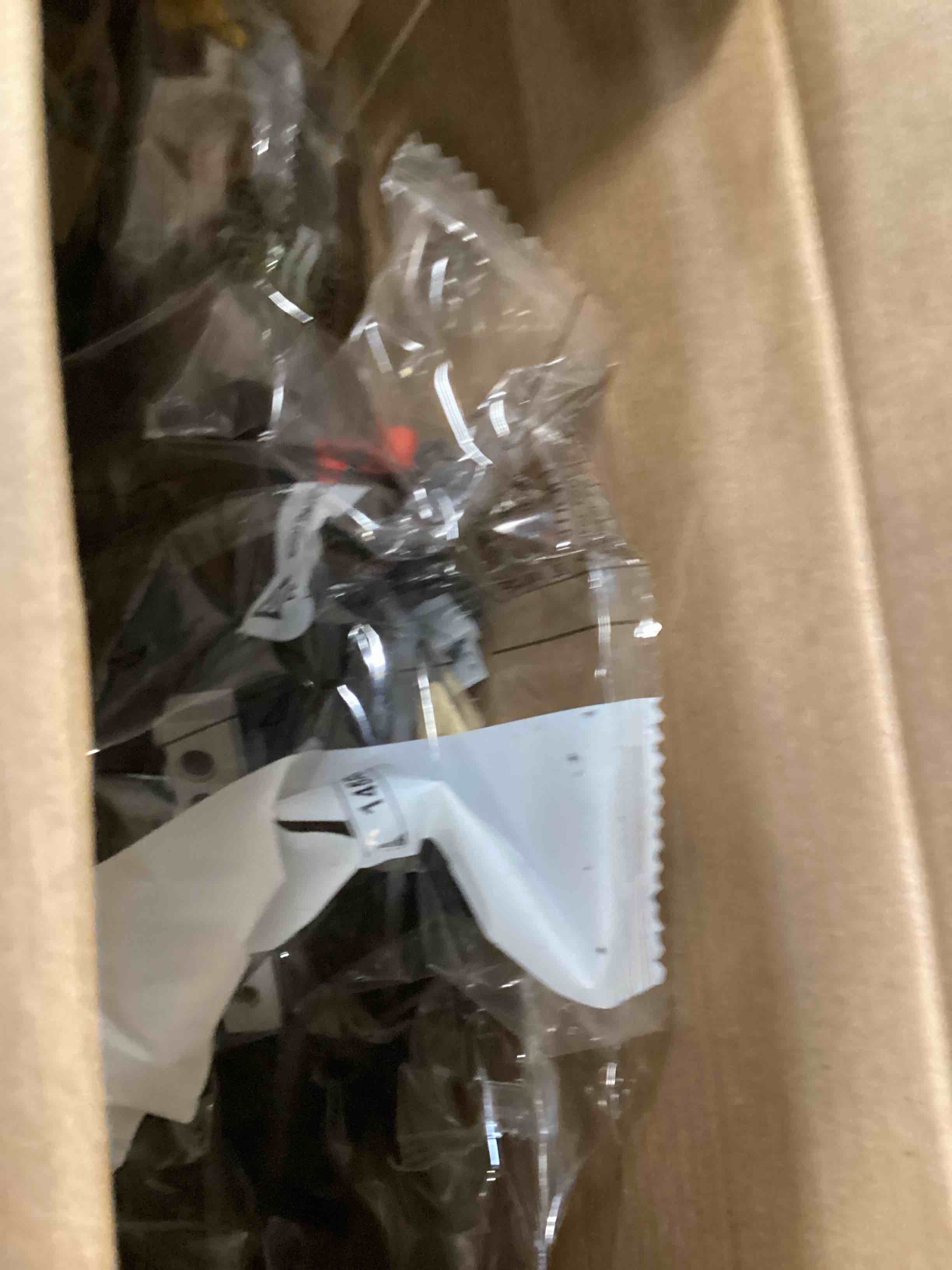 https://s3.amazonaws.com/lotting-images-prod/bidfta/PNK3461119_1747149848180.jpeg
