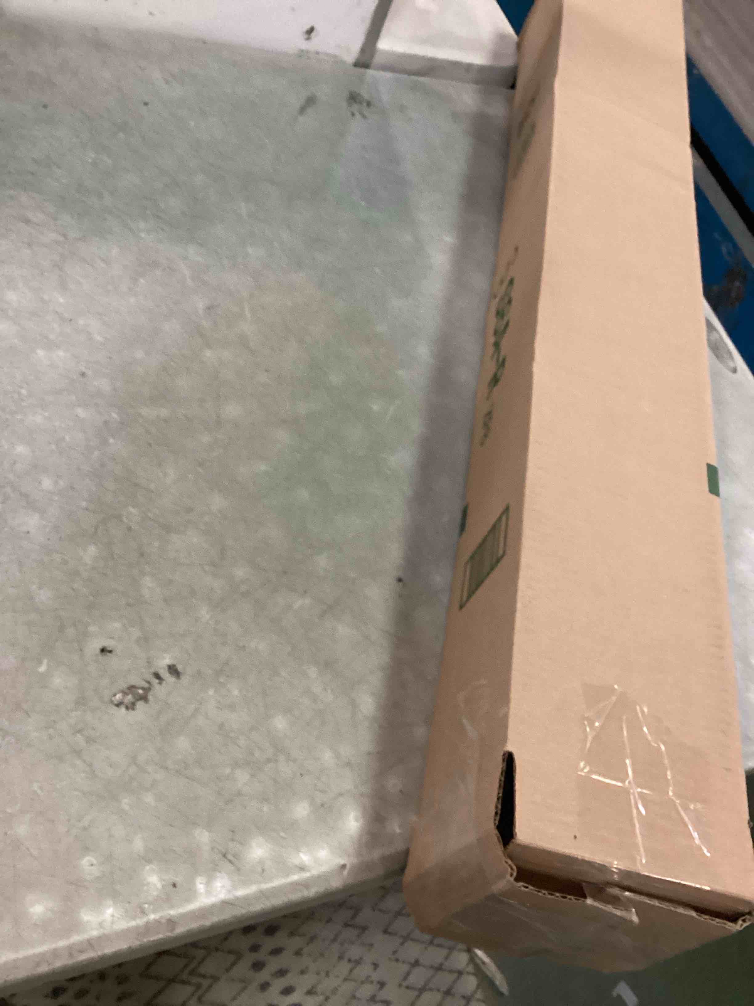 https://s3.amazonaws.com/lotting-images-prod/bidfta/PNK3463282_1745498286878.jpeg