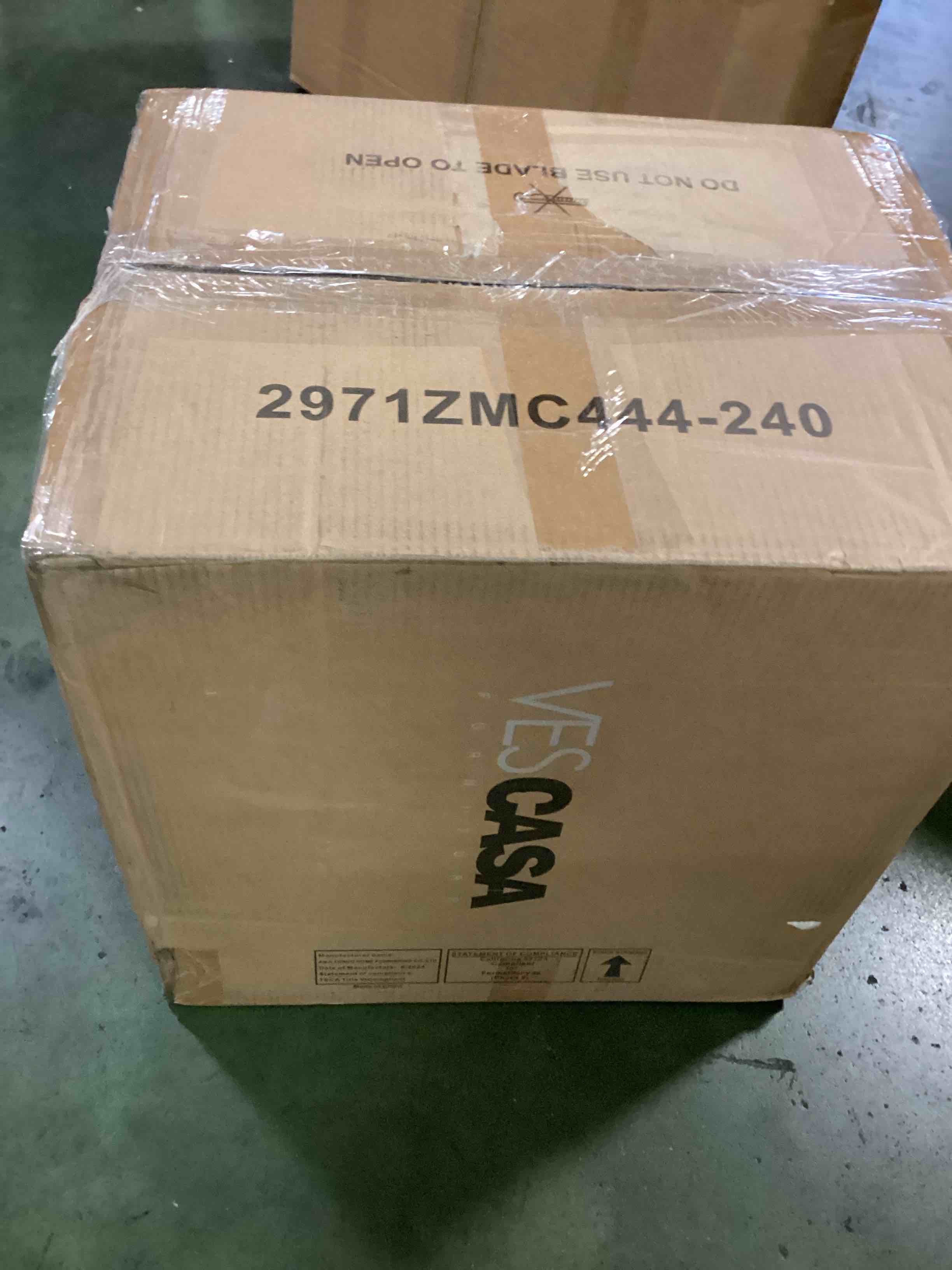 https://s3.amazonaws.com/lotting-images-prod/bidfta/PNK3463743_1745854229905.jpeg